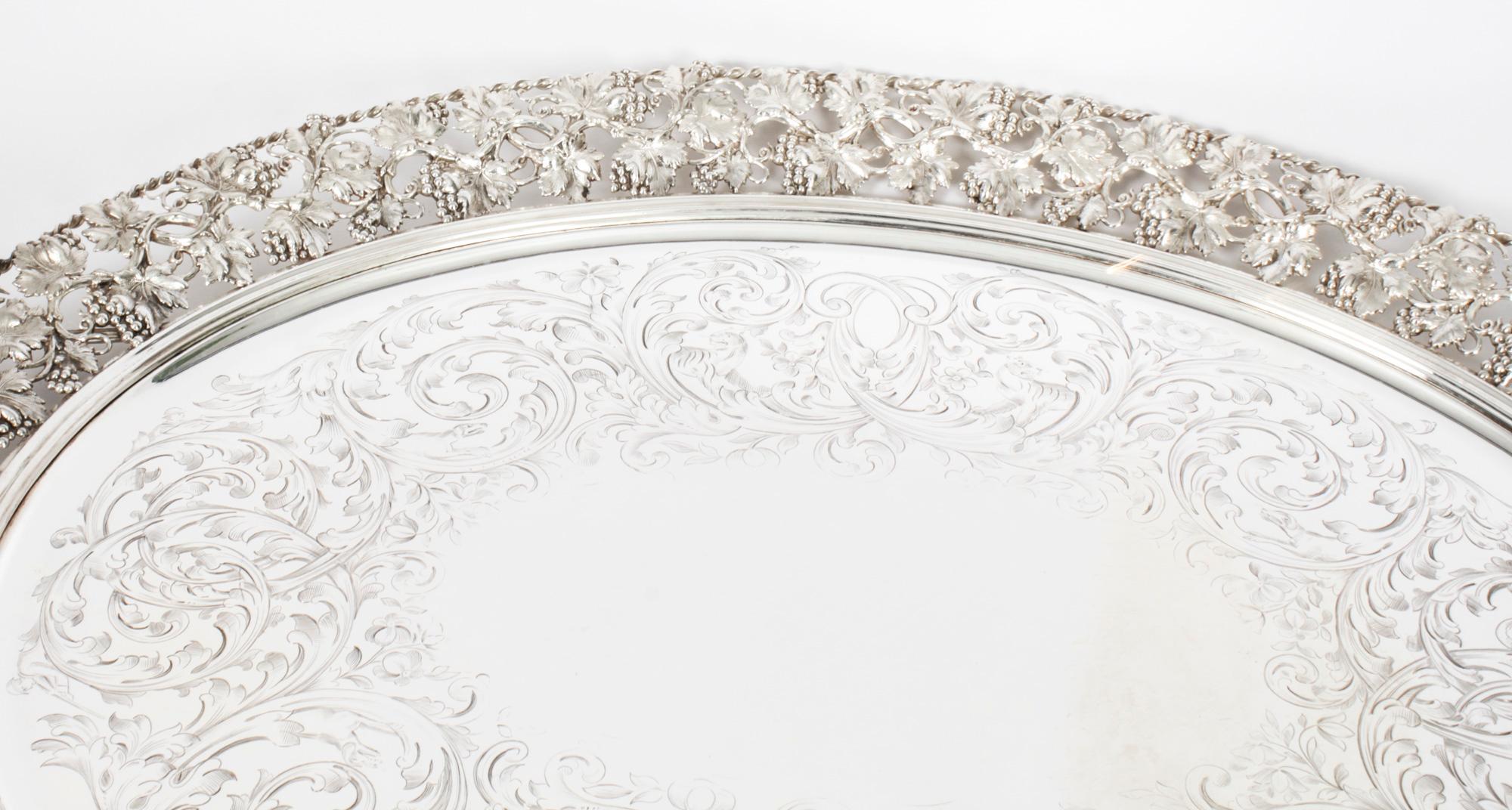 Antique Monumental Victorian Oval Silver Plated Tray 19th Century In Good Condition For Sale In London, GB