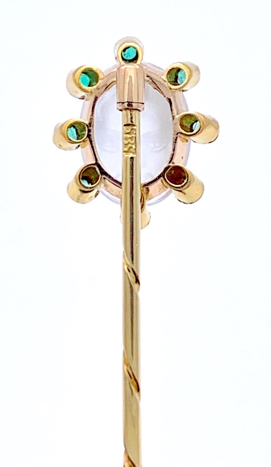 Antike antike Krawattenstick-Anstecknadel mit Mondstein, Kamee-Kinderkopf, Smaragd, Gold (Smaragdschliff) im Angebot