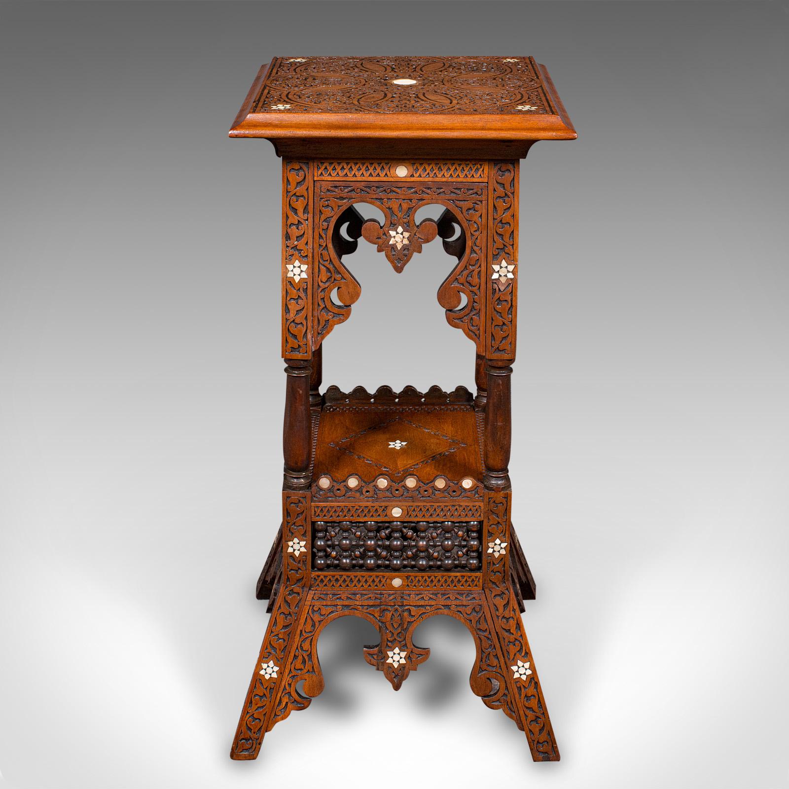 Asiatique Ancien Stand de jardinière mauresque, Teck du Moyen-Orient, Podium de jardinière, Victorien en vente