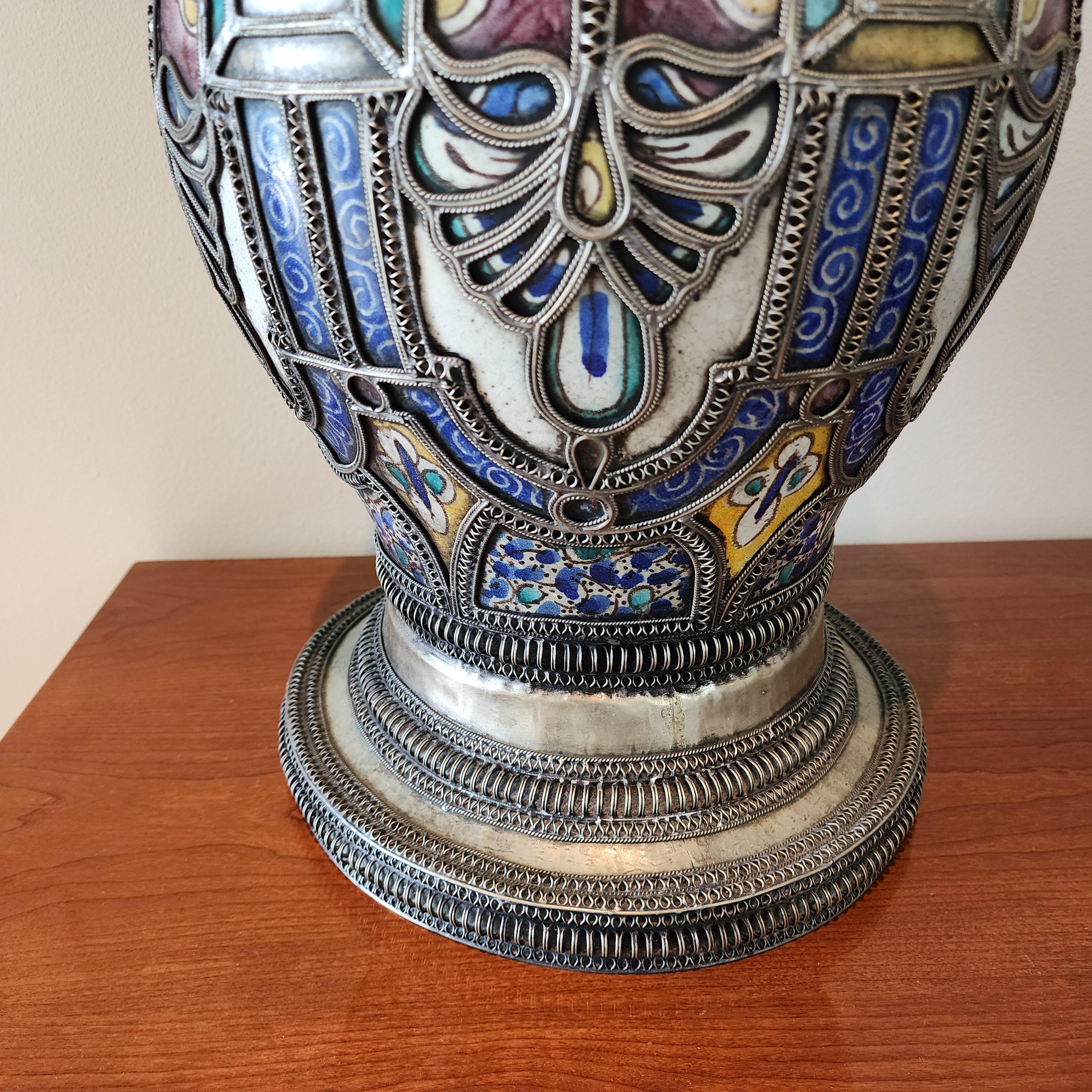 Antike maurische marokkanische Bodenvase aus Keramik (Maurisch) im Angebot
