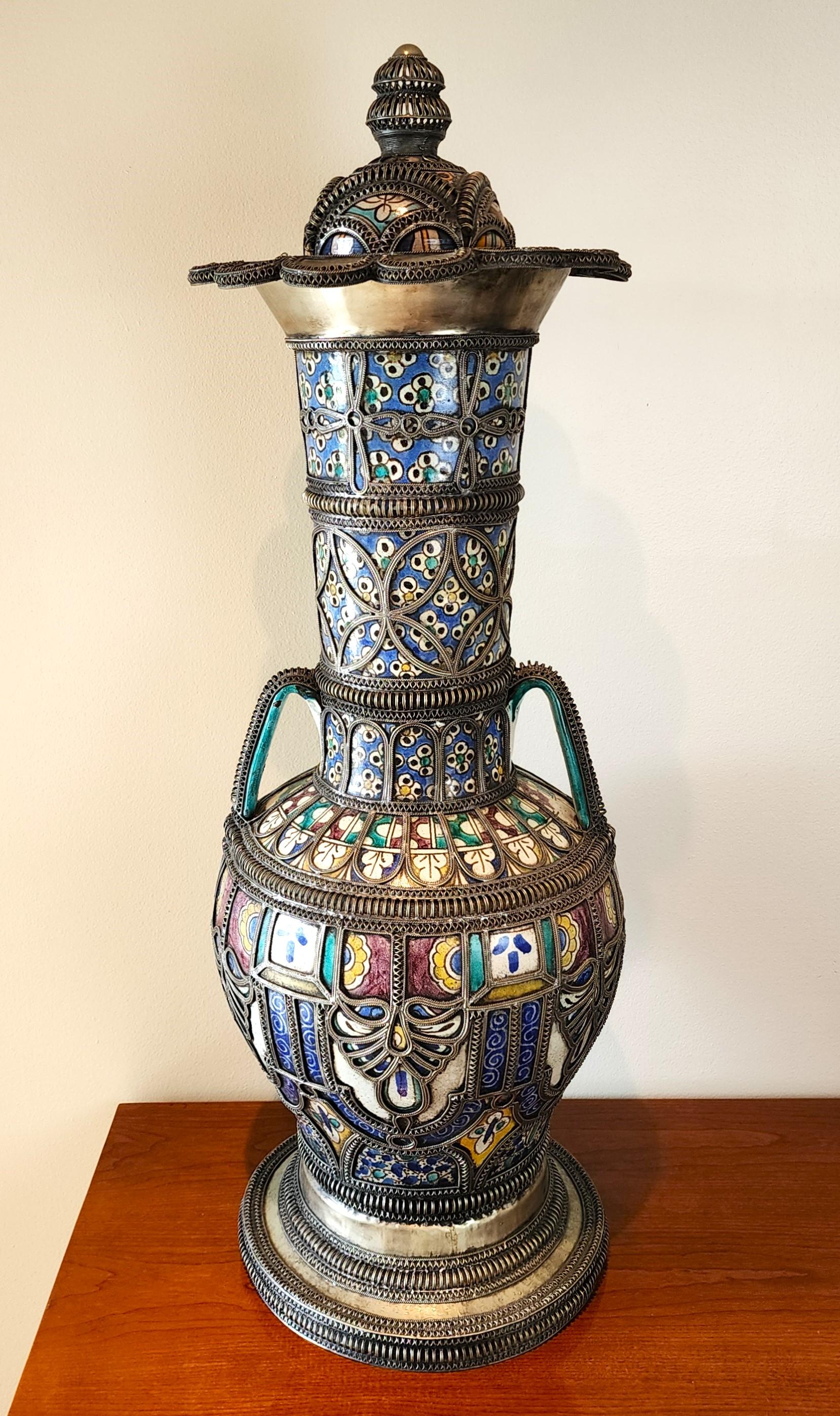 Antike maurische marokkanische Bodenvase aus Keramik im Angebot