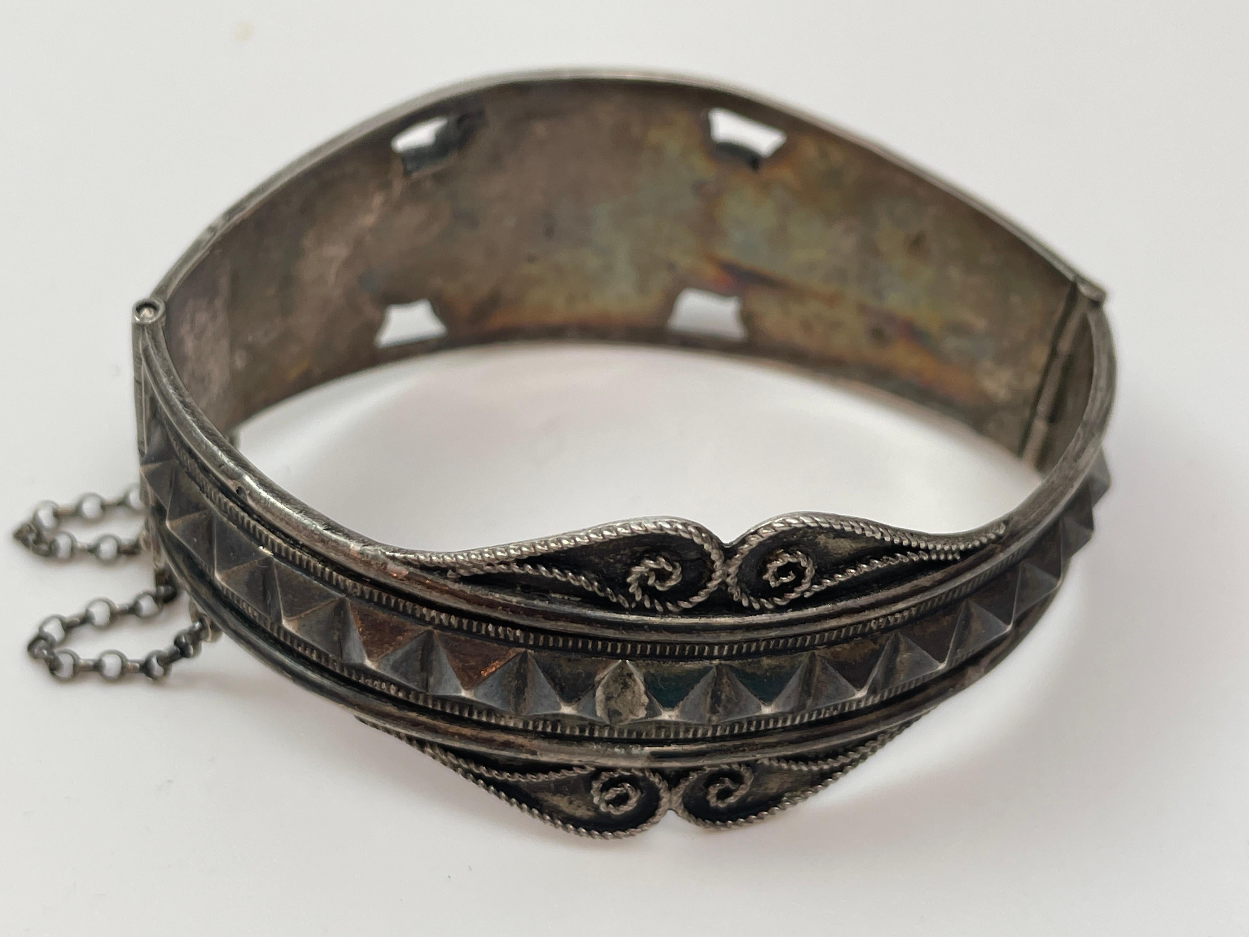 Antique Moorish North African Silver Cuff Bracelet For Sale 1