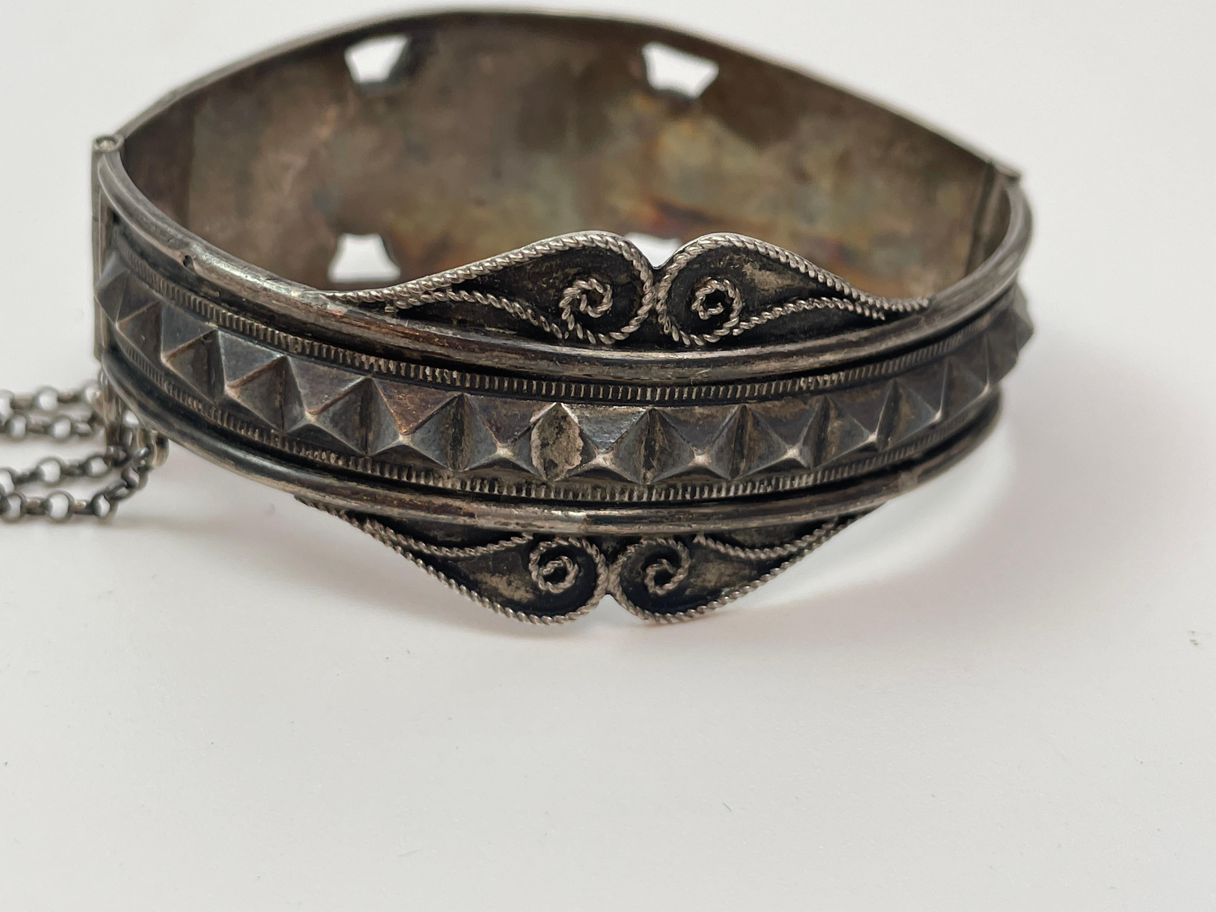 Antique Moorish North African Silver Cuff Bracelet For Sale 2