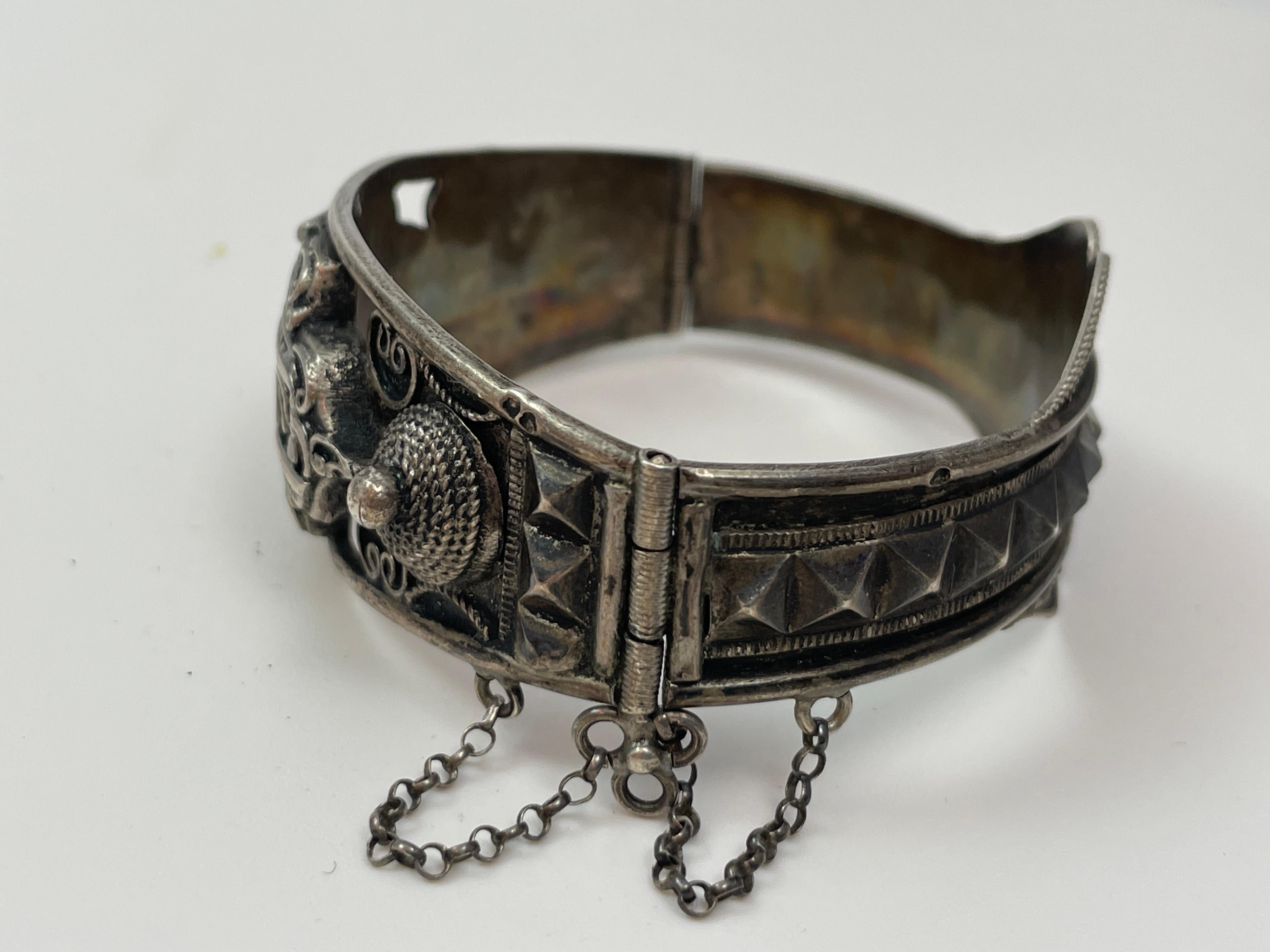 Antique Moorish North African Silver Cuff Bracelet For Sale 3
