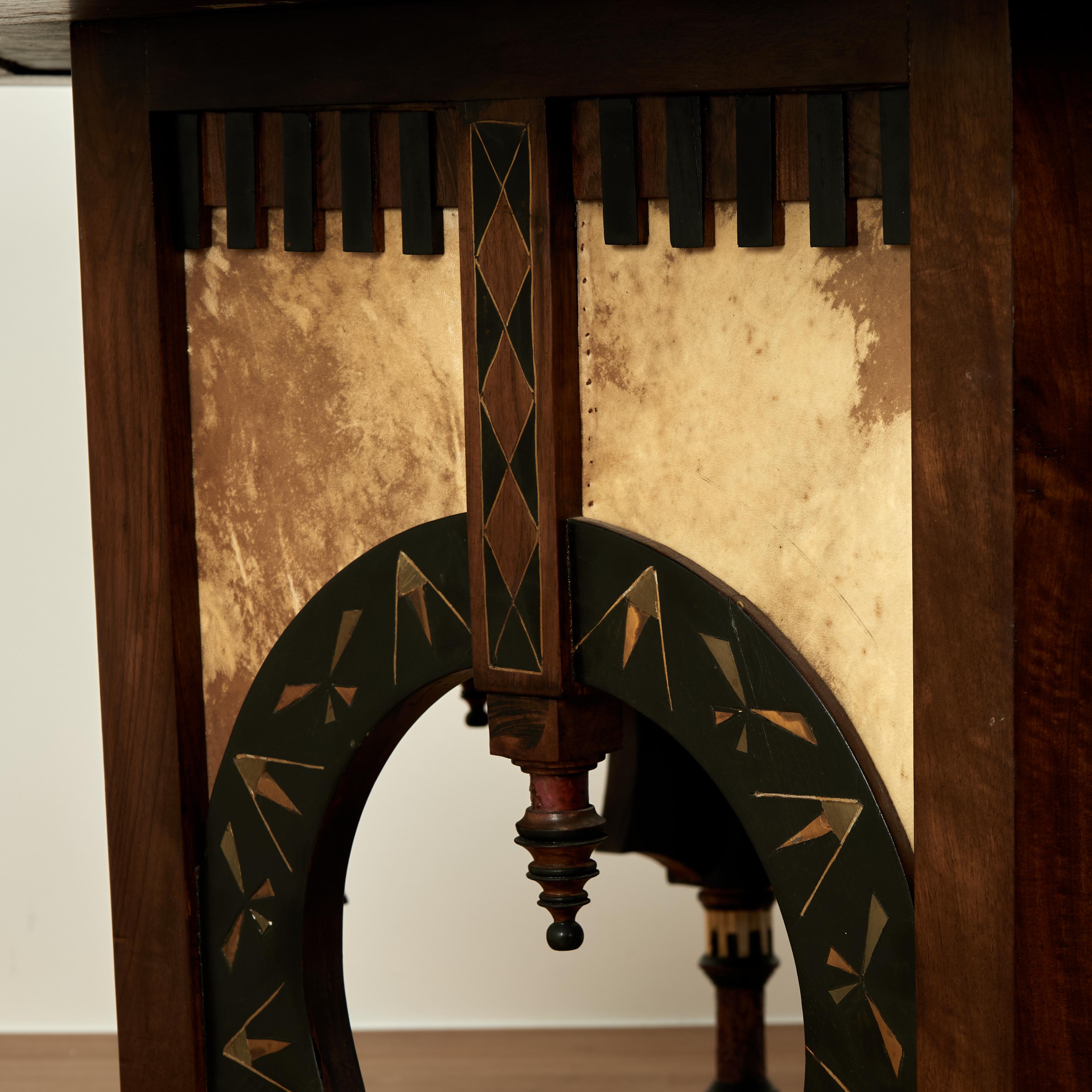 Antigua mesa italiana con incrustaciones de estilo morisco a la manera de Carlo Bugatti en venta 1