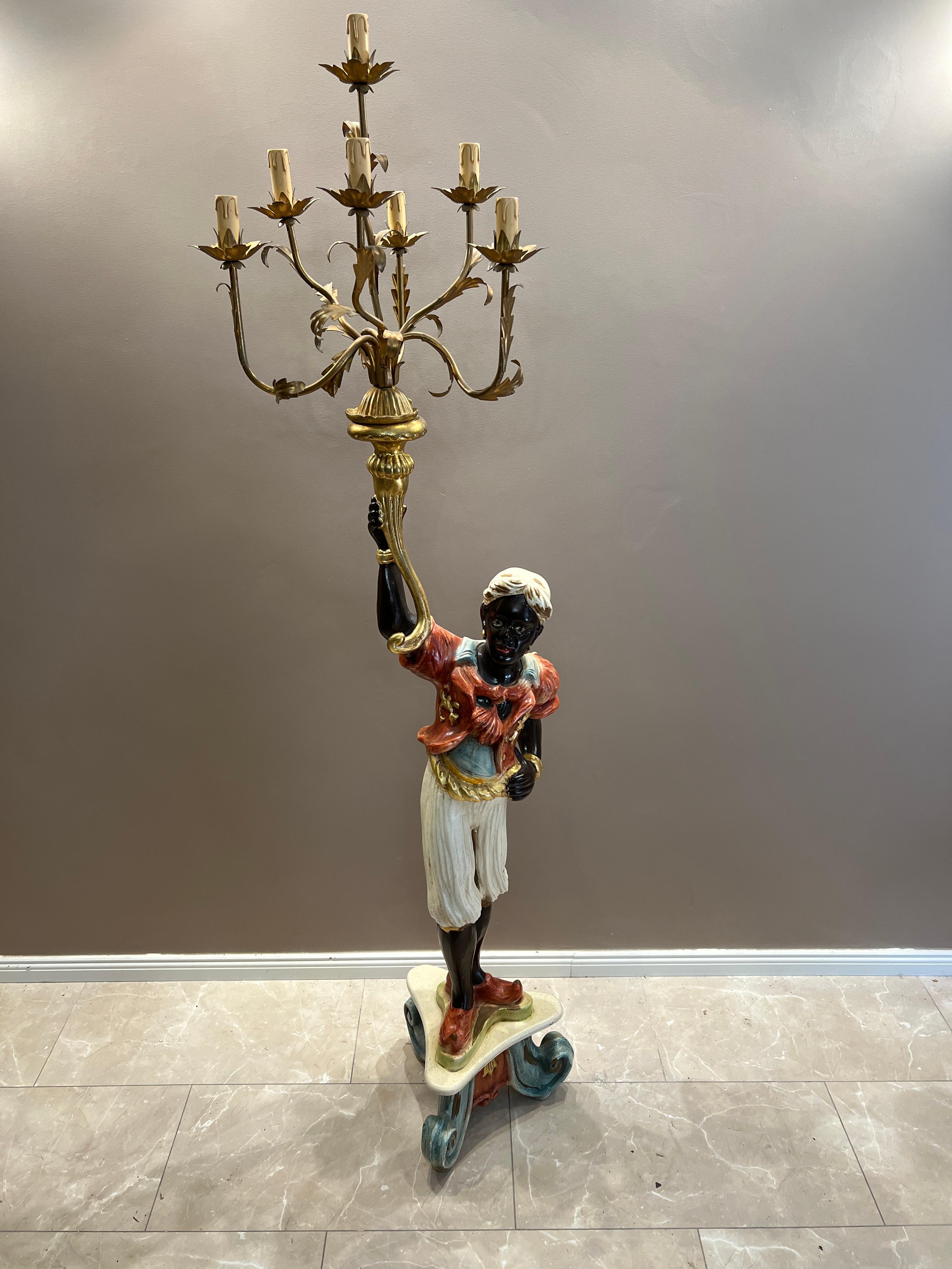 Lampe ancienne de style mauresque - peinte à la main avec des détails dorés

Nous vous proposons à la vente une extraordinaire lampe-sculpture de style mauresque, réalisée avec art. Cette figurine fabriquée à la main associe des détails complexes à