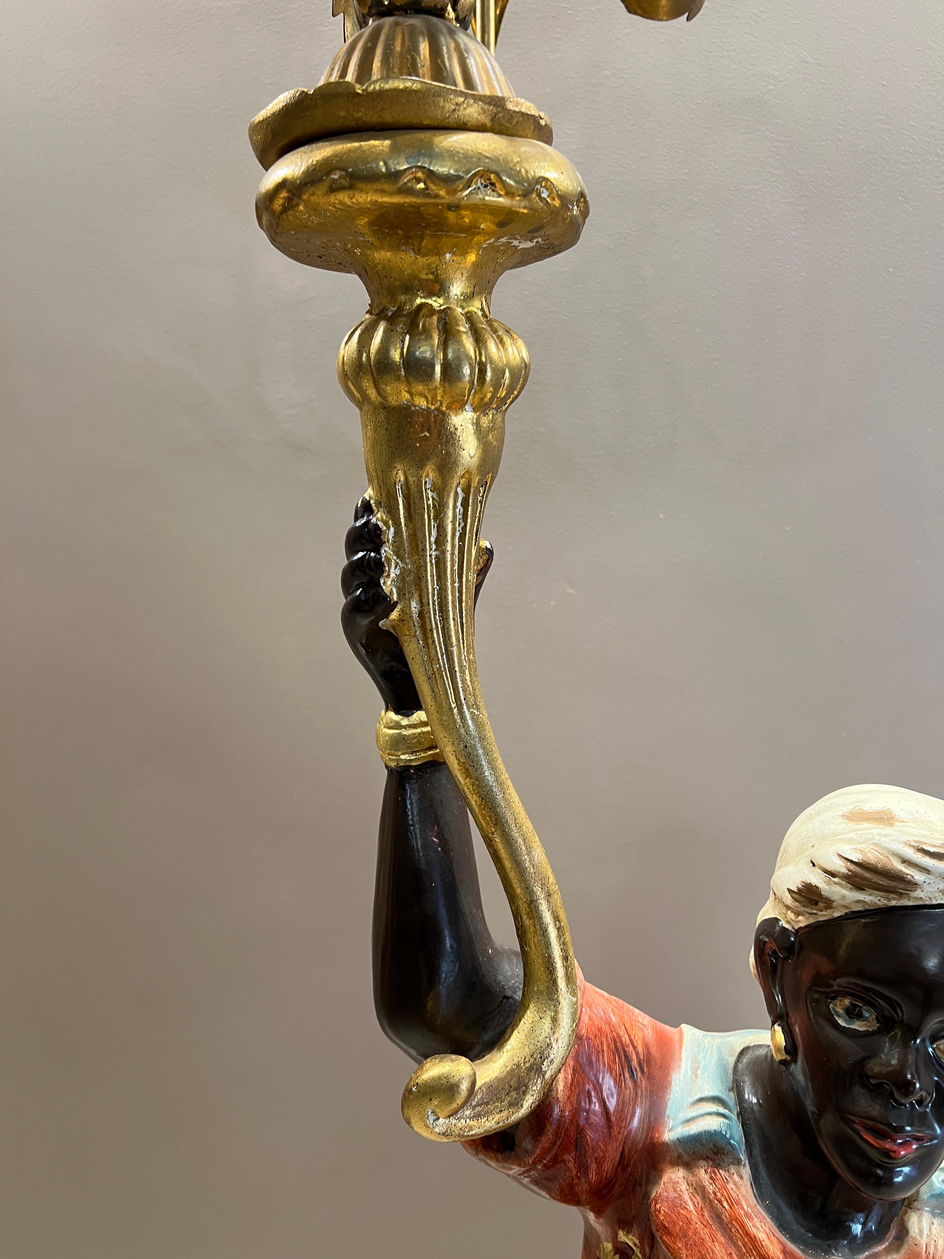 Lampe sculpture antique de style mauresque - Accents dorés peints à la main, Design Elegance en vente 2
