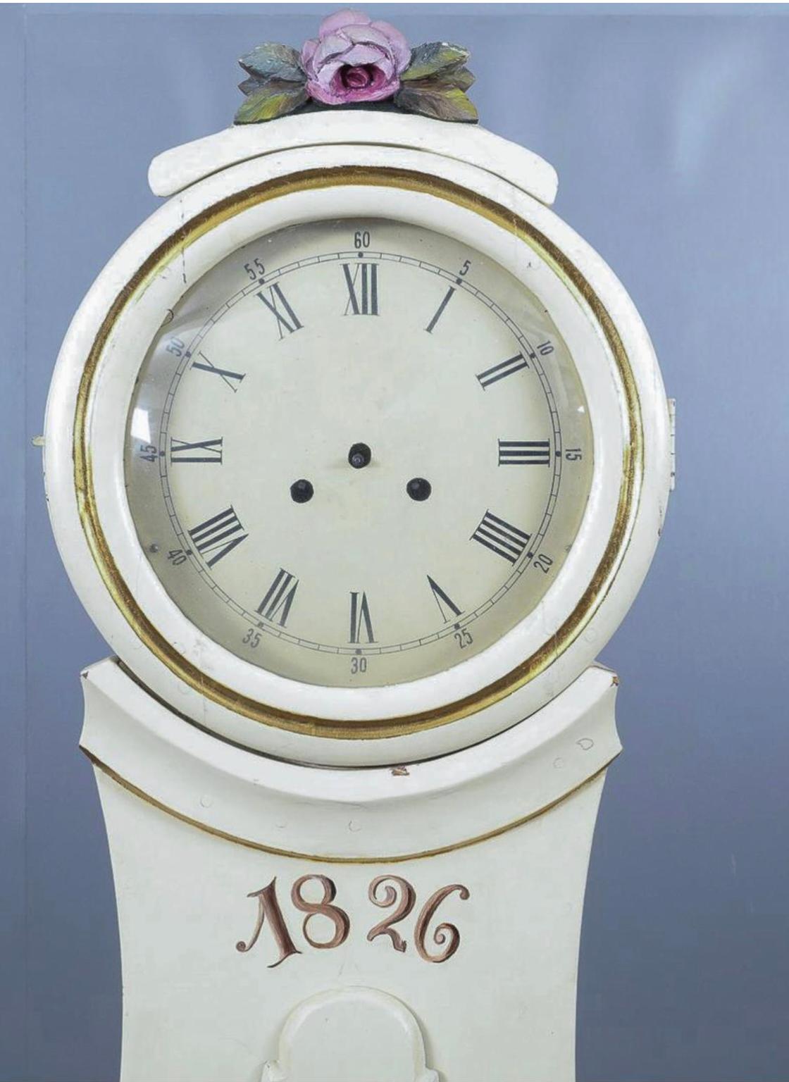 Antique Mora Clock Swedish 1800s White Hand Painted Roses (Gustavianisch) im Angebot