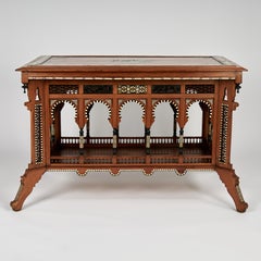 Antiker marokkanischer Architekturtisch mit Intarsien