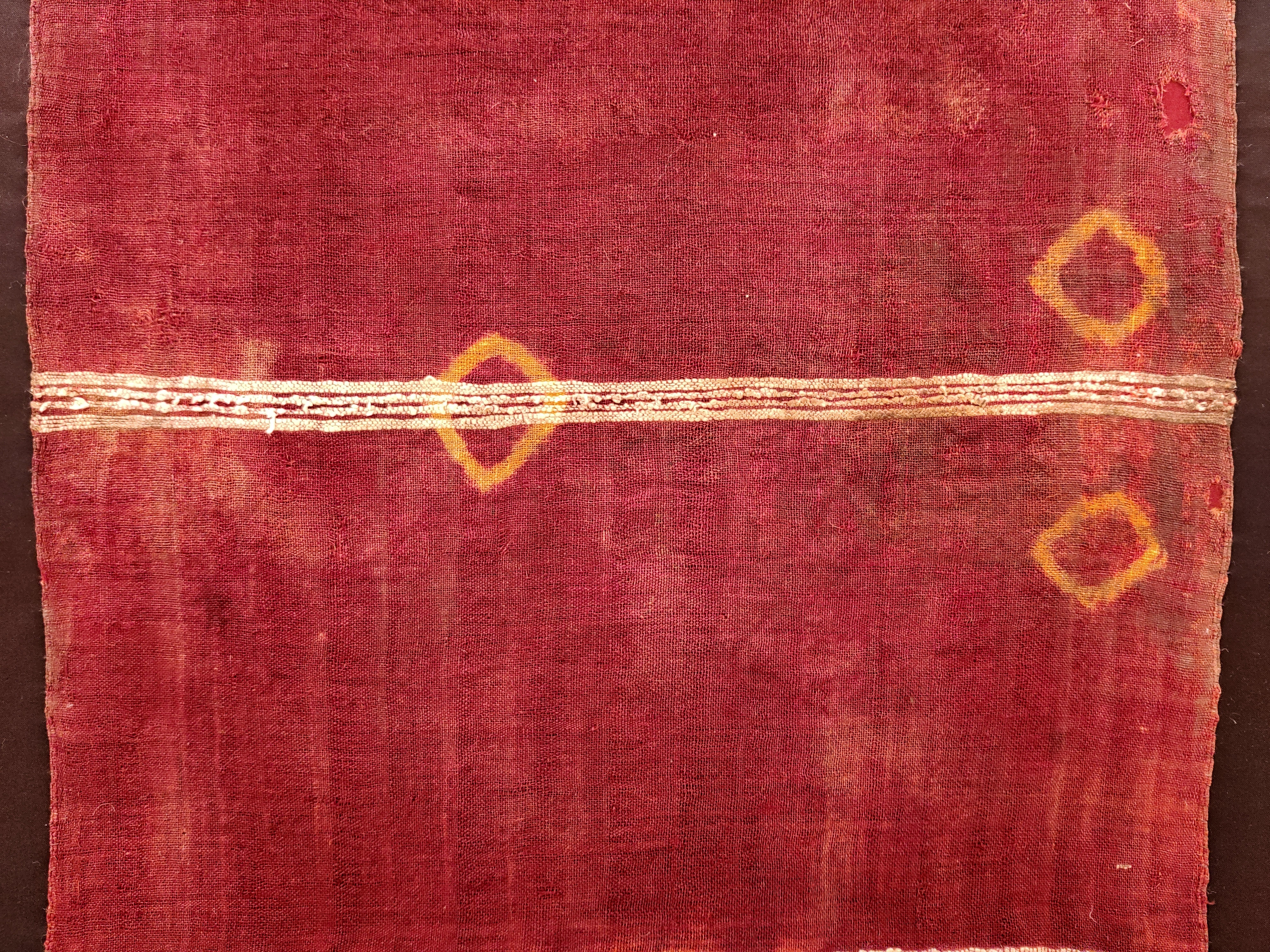 Antique Moroccan Berber Henna-Dyed Woman's Ceremonial Head Scarf In Good Condition For Sale In Milan, IT