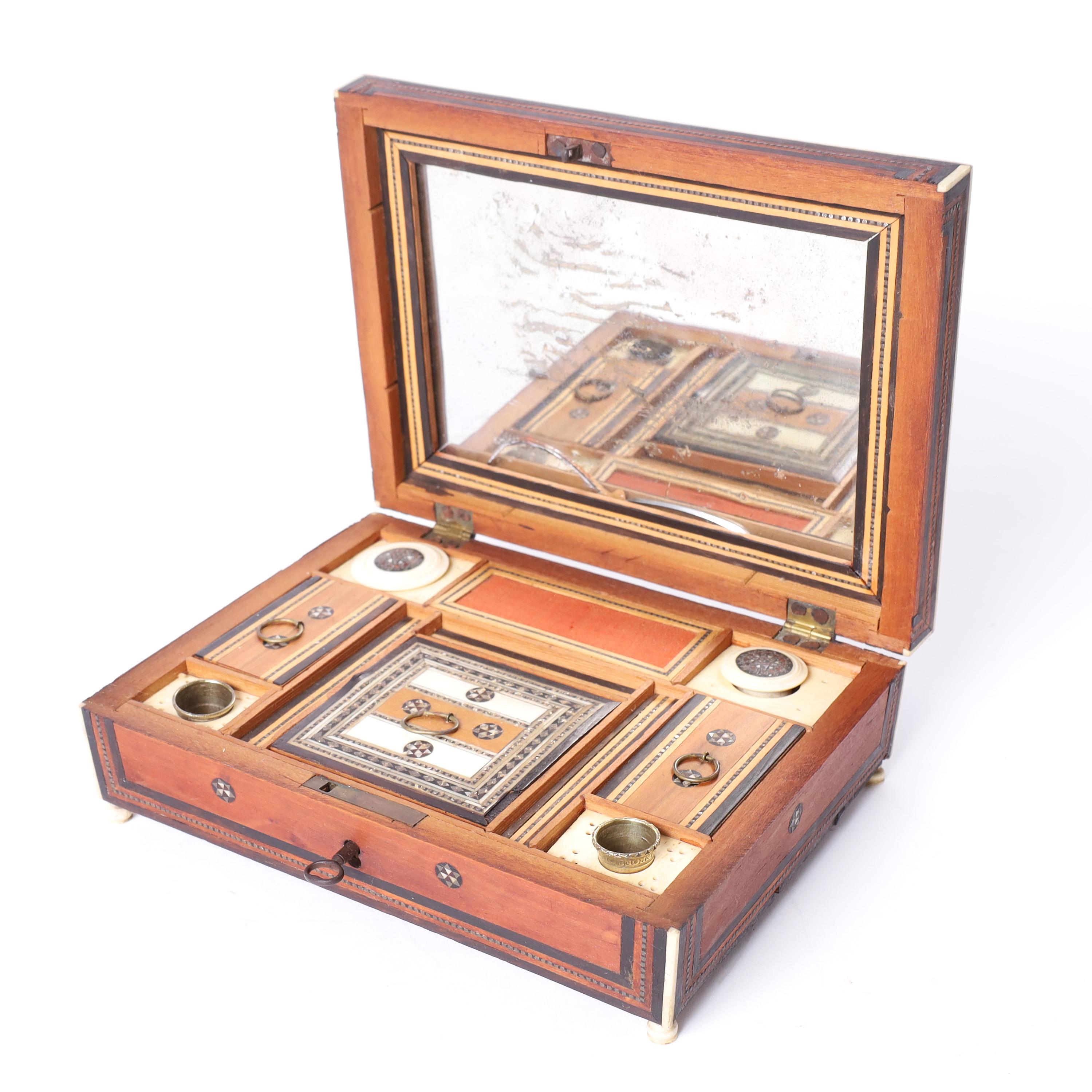 Costurero marroquí antiguo de hueso y madera Marroquí en venta