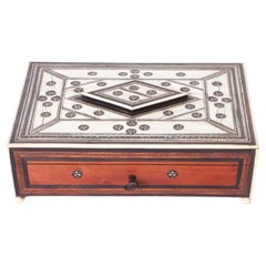 Costurero marroquí antiguo de hueso y madera