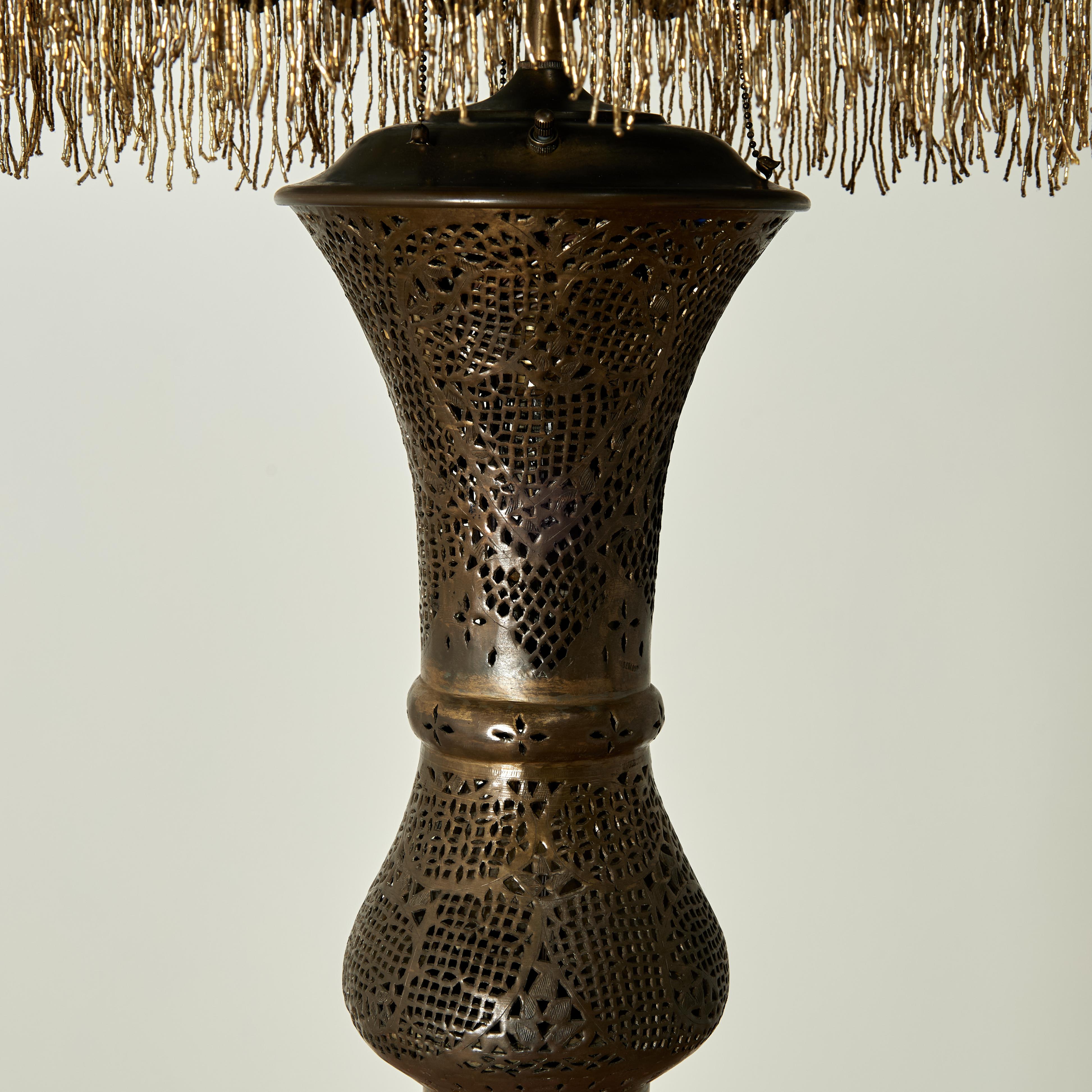 Fait main Lampadaire marocain antique en laiton en vente