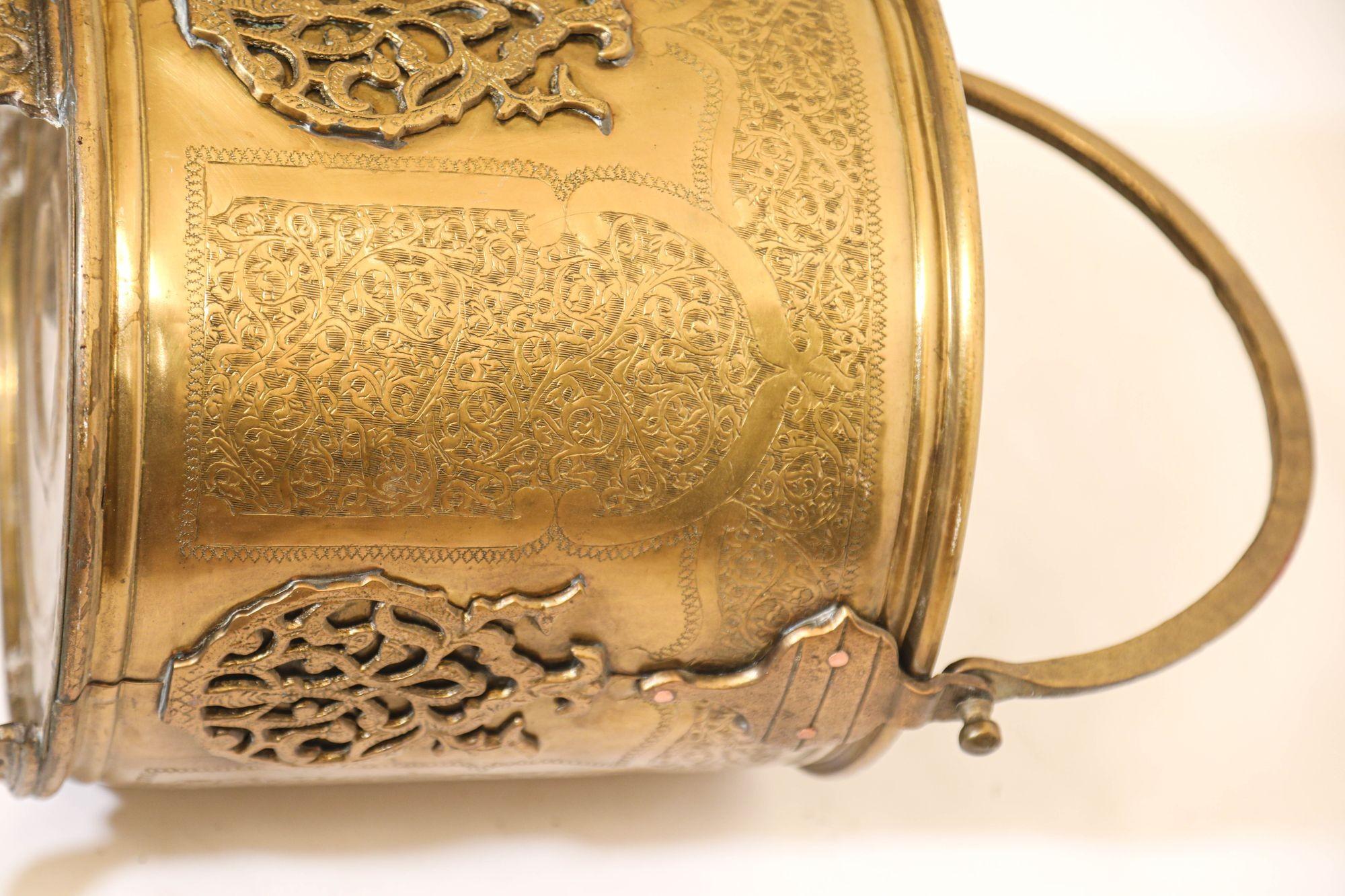 Ancienne jardinière marocaine à pieds en laiton, ferronnerie islamique mauresque en vente 2