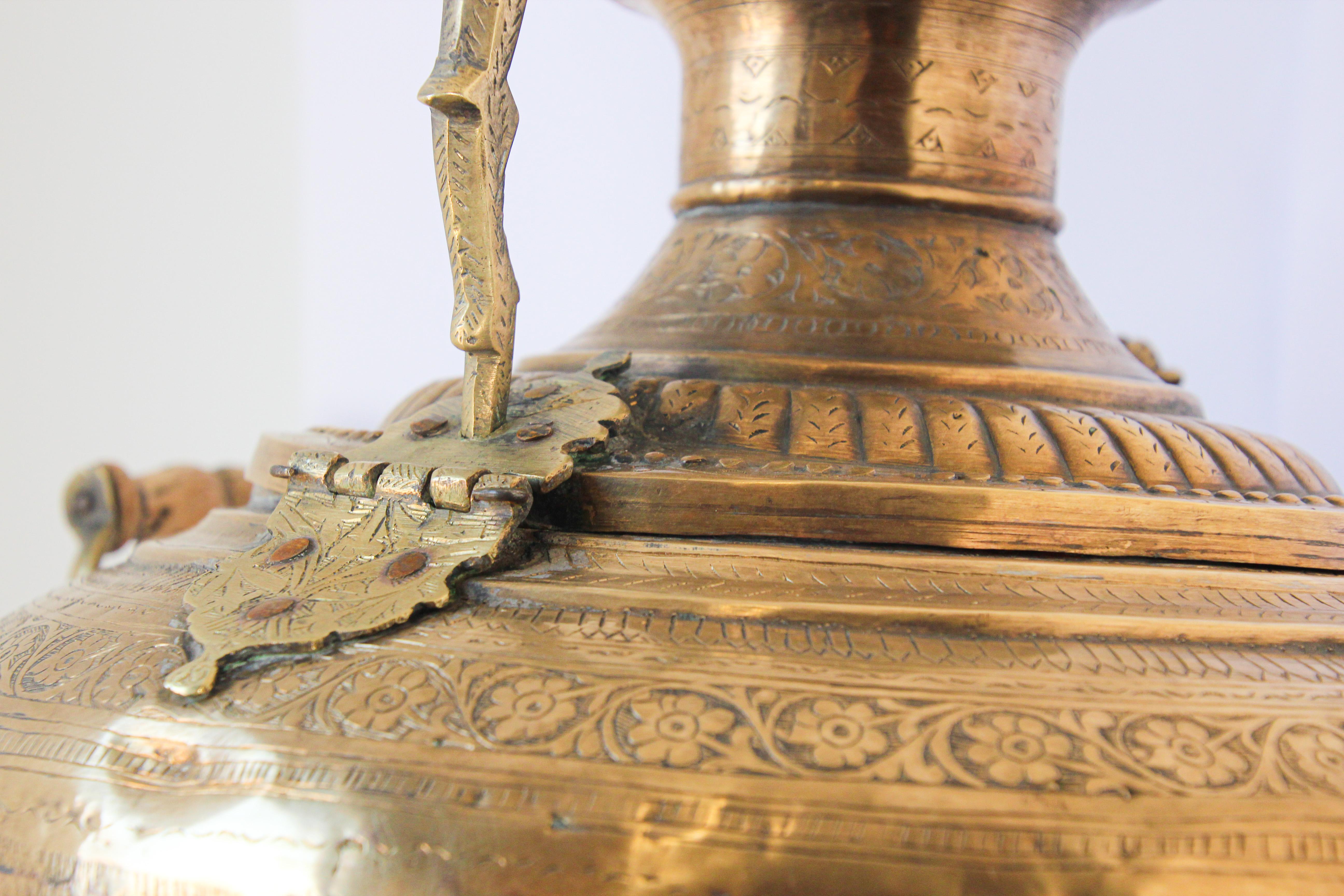 Antique Mughal Indian Brass Samovar In Good Condition For Sale In North Hollywood, CA