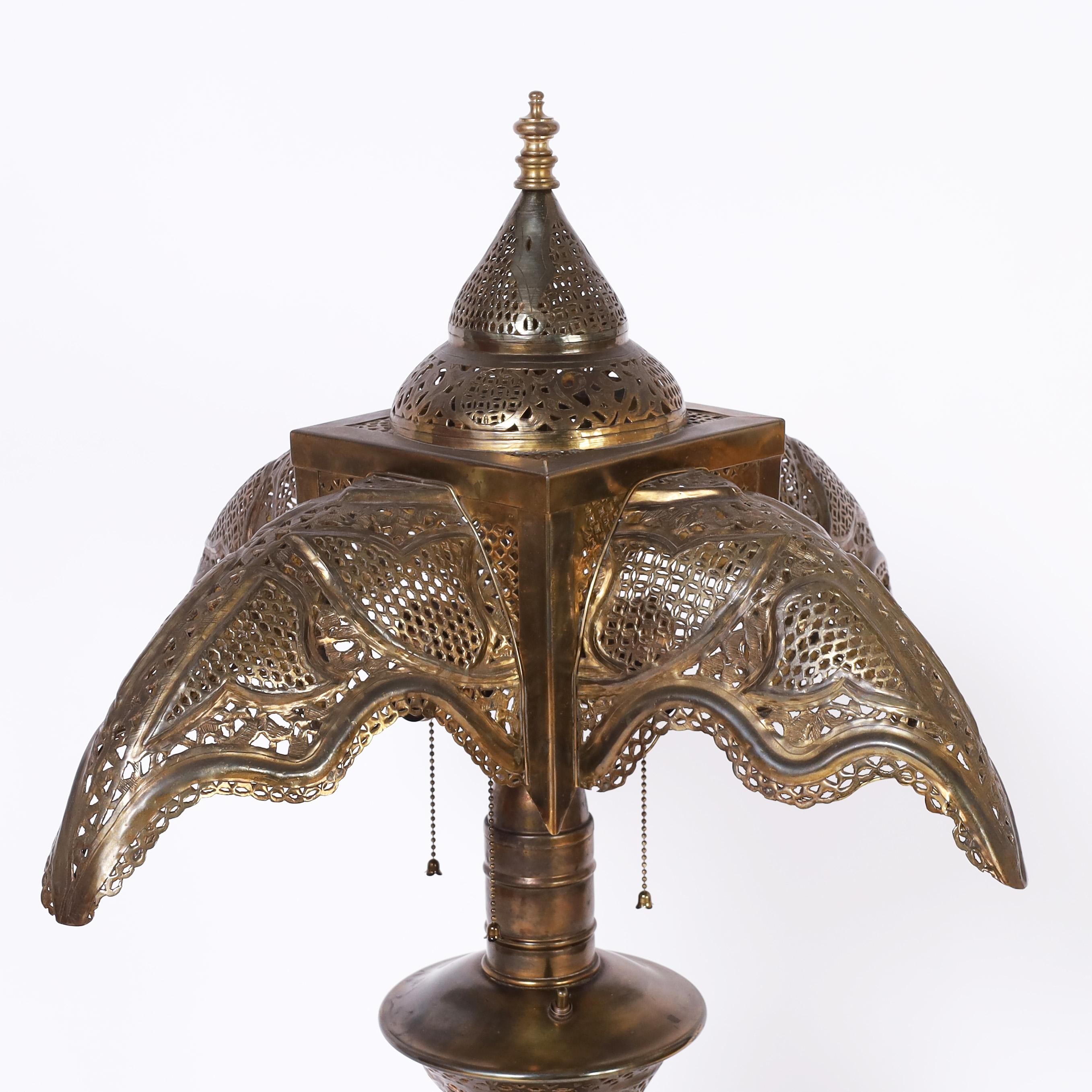 Moresco Lampada da tavolo antica in ottone marocchino