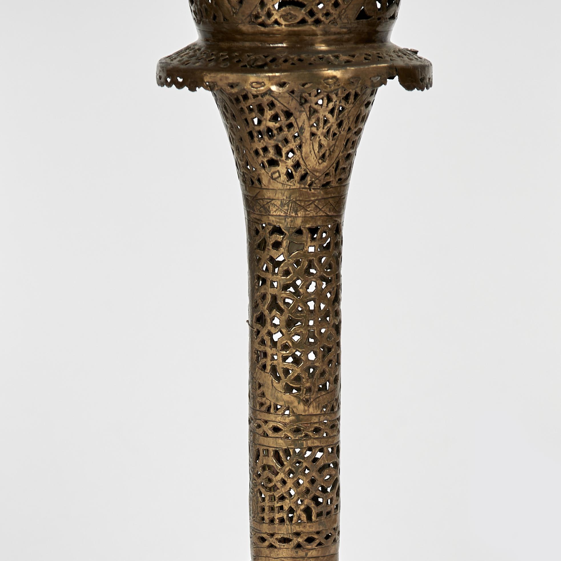 Antique Moroccan Brass Table Lamp In Good Condition For Sale In Palm Beach, FL