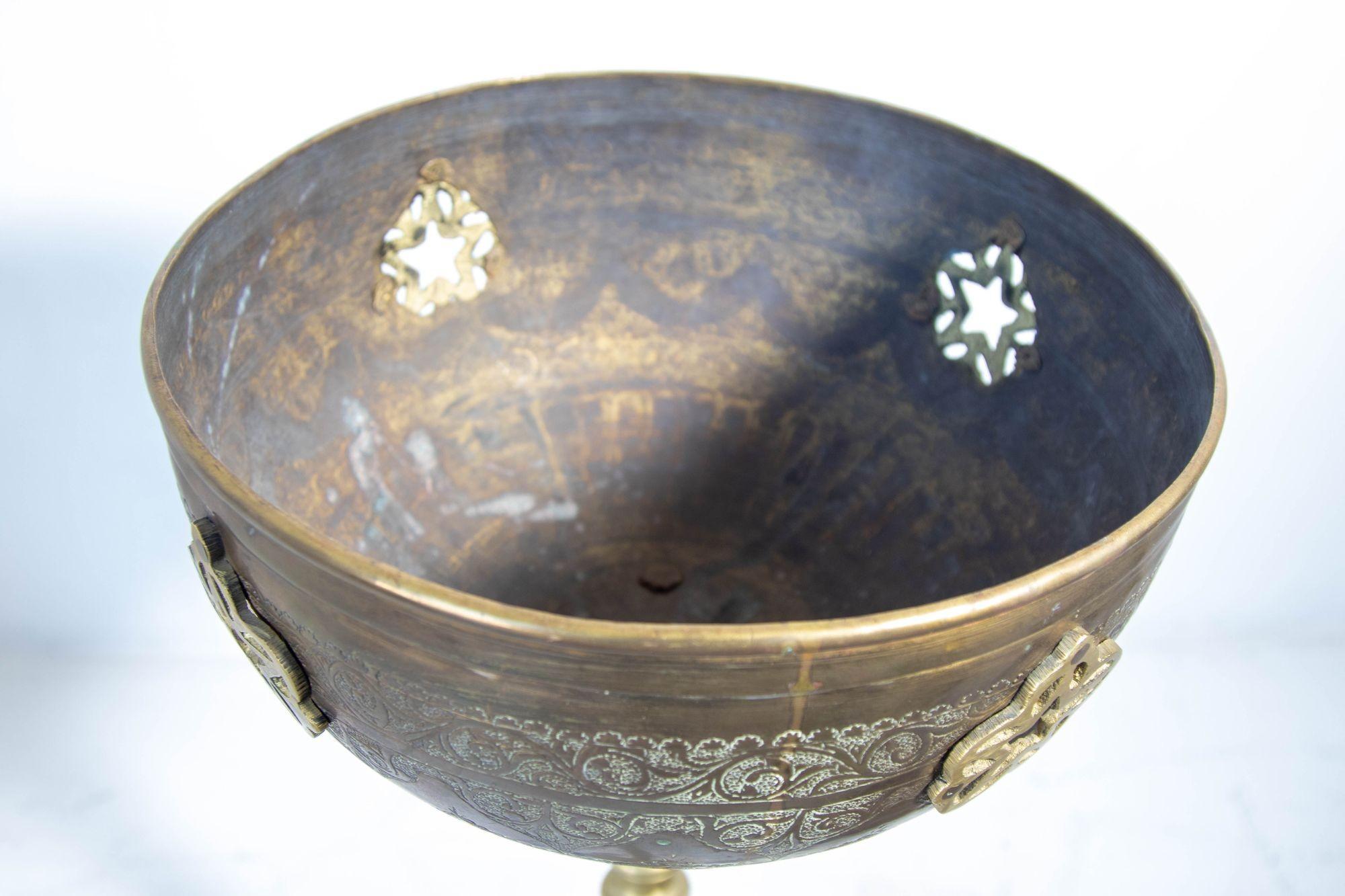 Antigua tetera marroquí de latón sobre soporte 1930 en venta 9