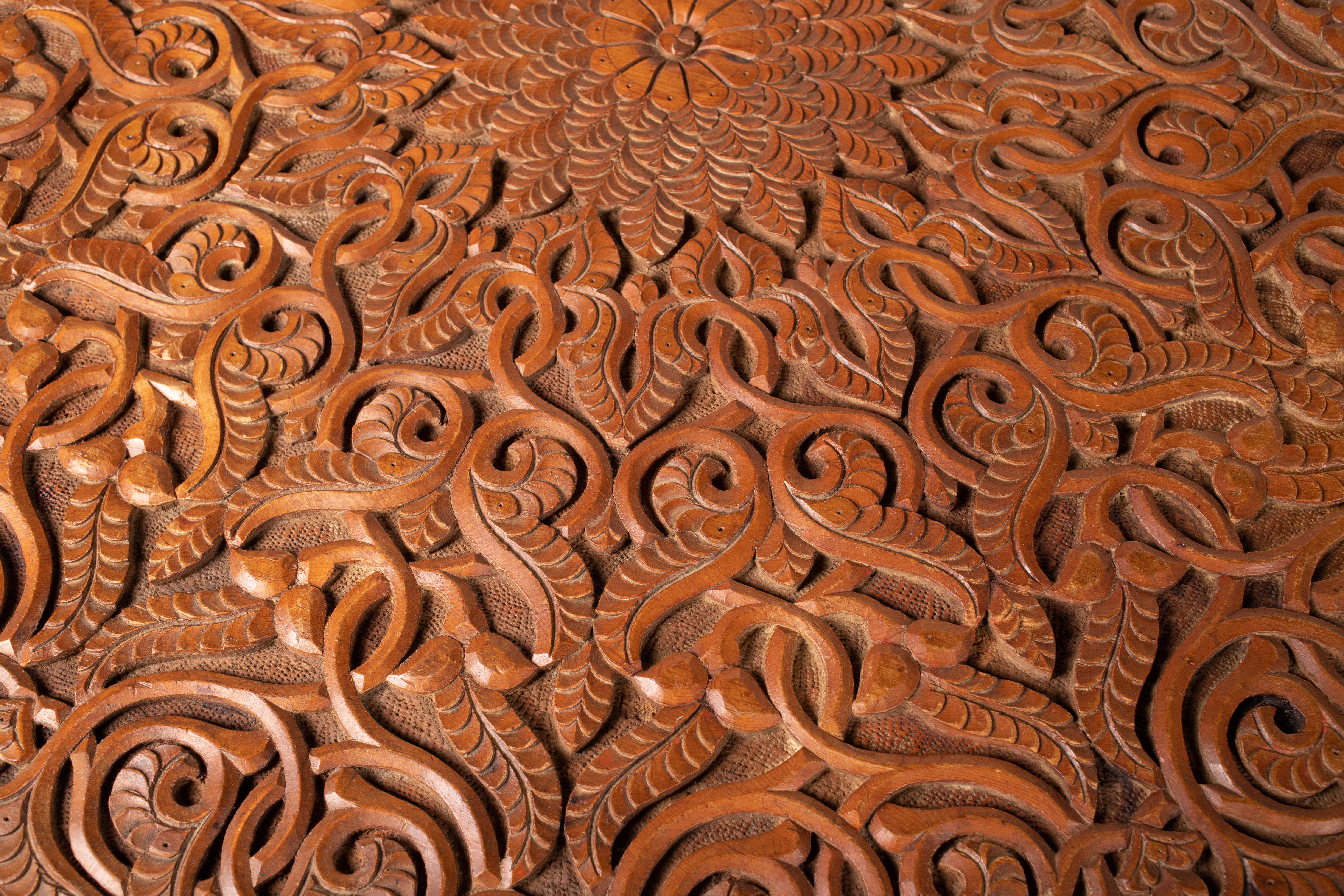 Antiker marokkanischer Mitteltisch, handgeschnitzt aus Atlas-Zedernholz im Angebot 6