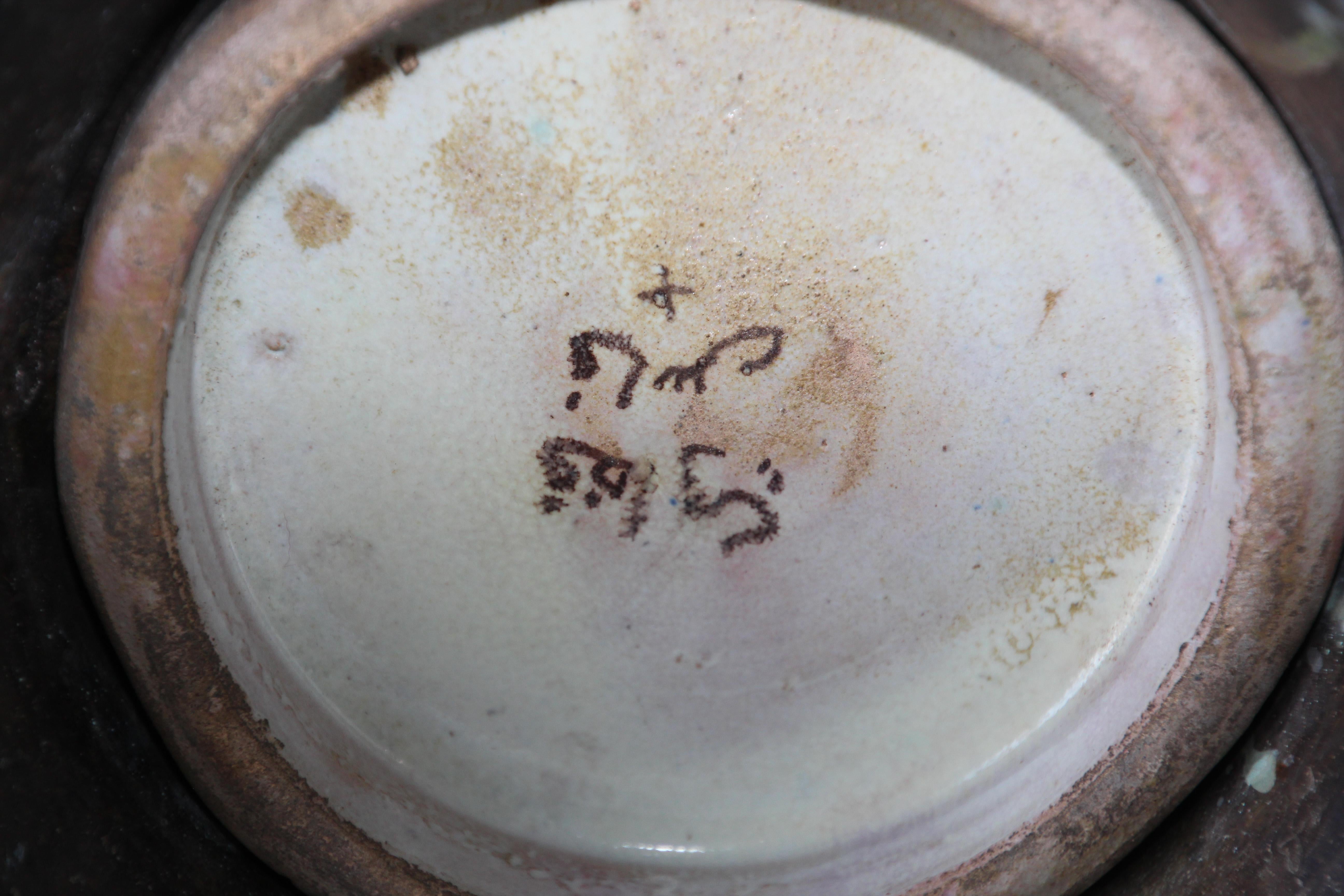 Antike marokkanische Keramikvase mit Fuß aus Fez mit filigranem Silber im Angebot 10