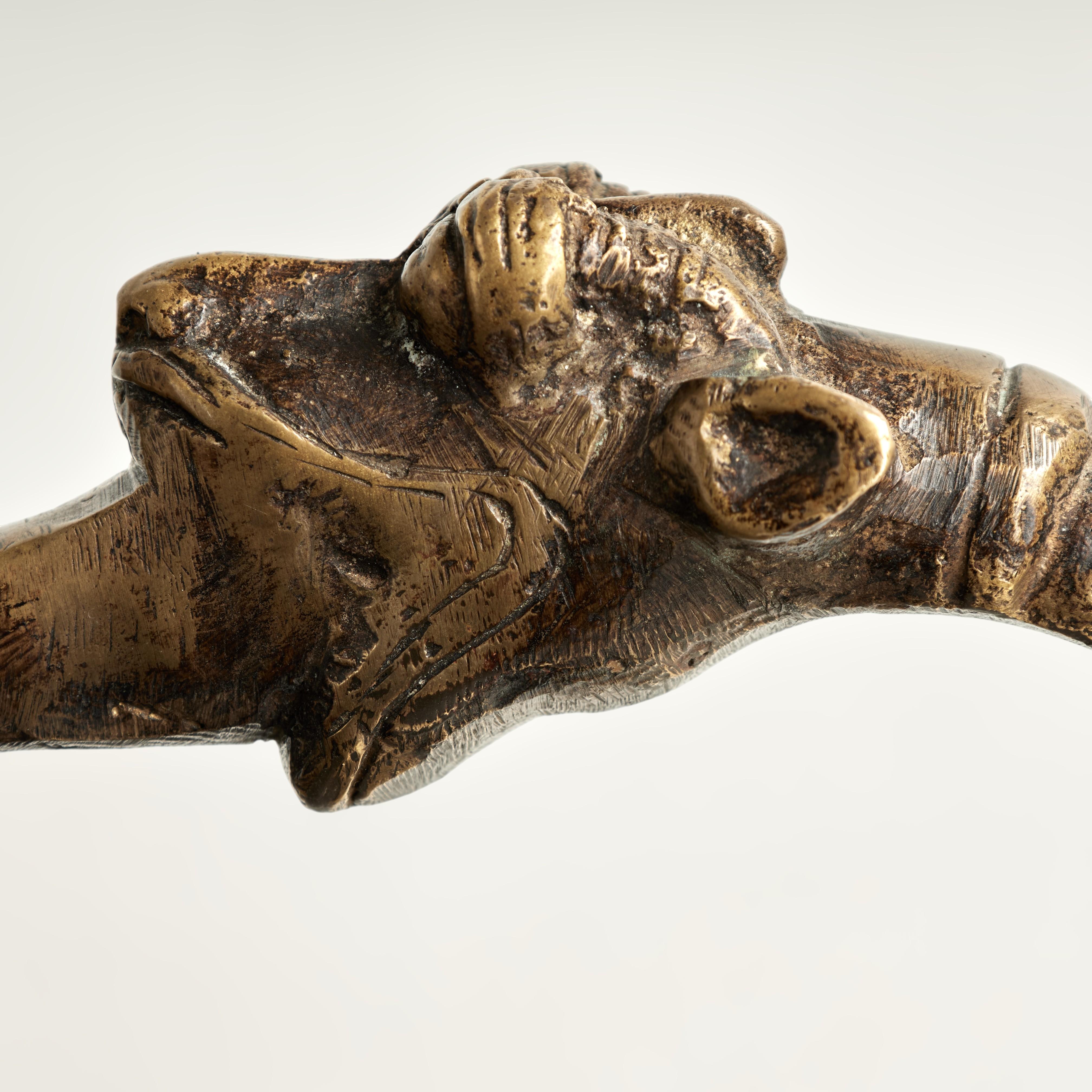 Bronzo Antico vaso o urna marocchina con coperchio in rame e bronzo con serpenti in vendita