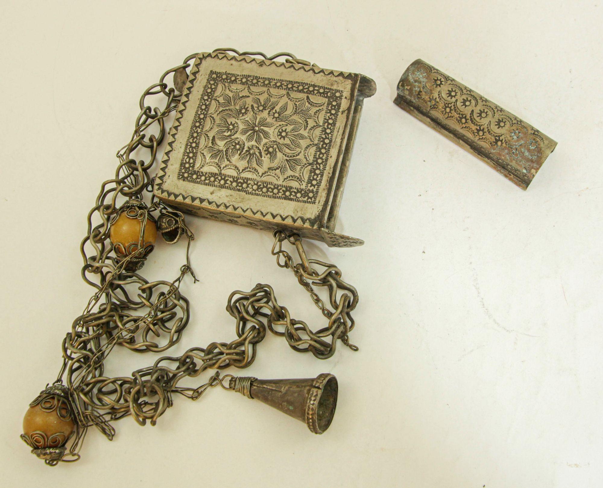 Antiguo Talismán Étnico Marroquí Caja Porta Amuletos de Plata Metal en venta