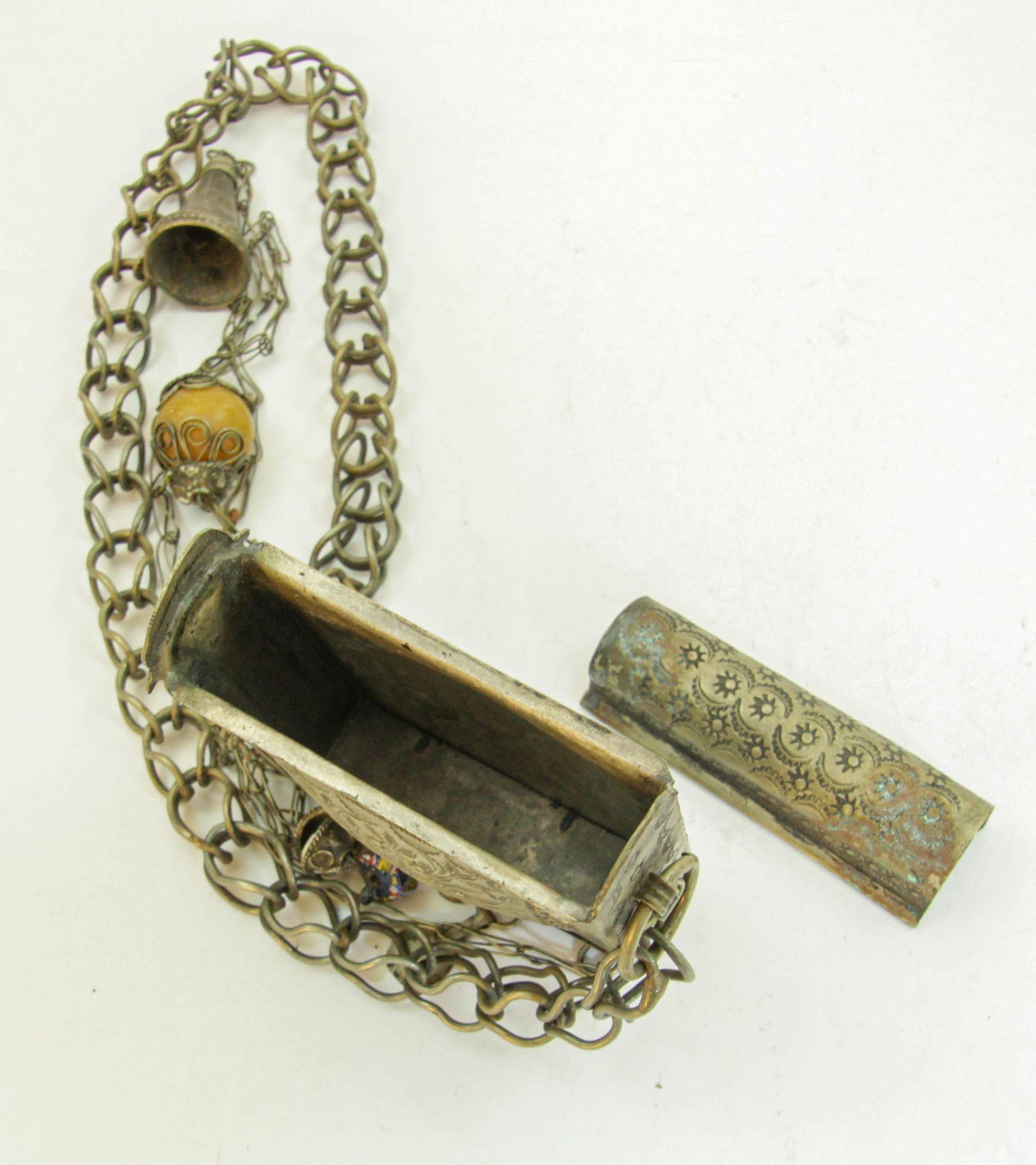 Antiguo Talismán Étnico Marroquí Caja Porta Amuletos de Plata en venta 1