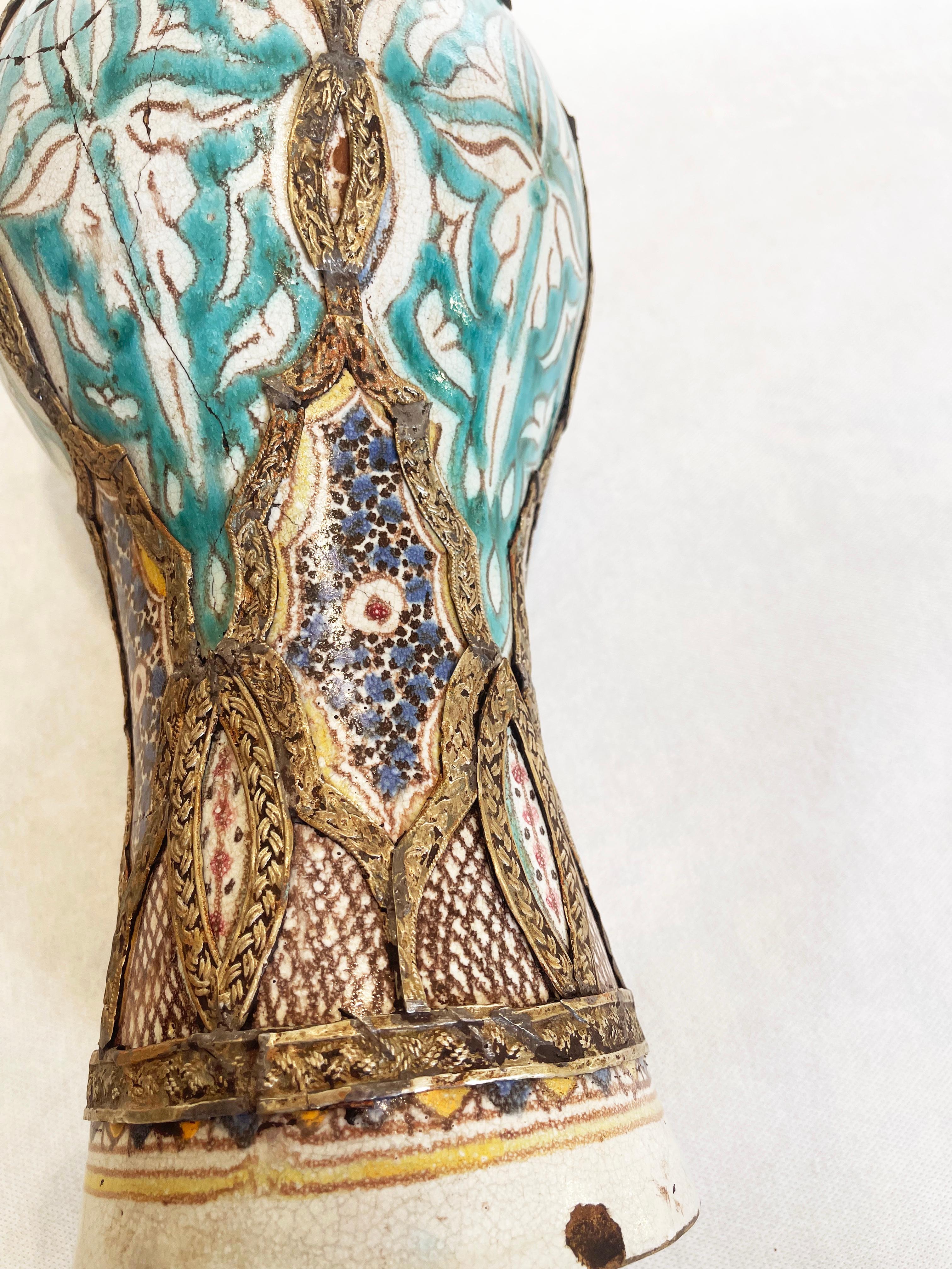 Antike marokkanische Fez-Majolika-Keramikvase aus Majolika, filigran, Silber Metall, 1930er Jahre im Angebot 9