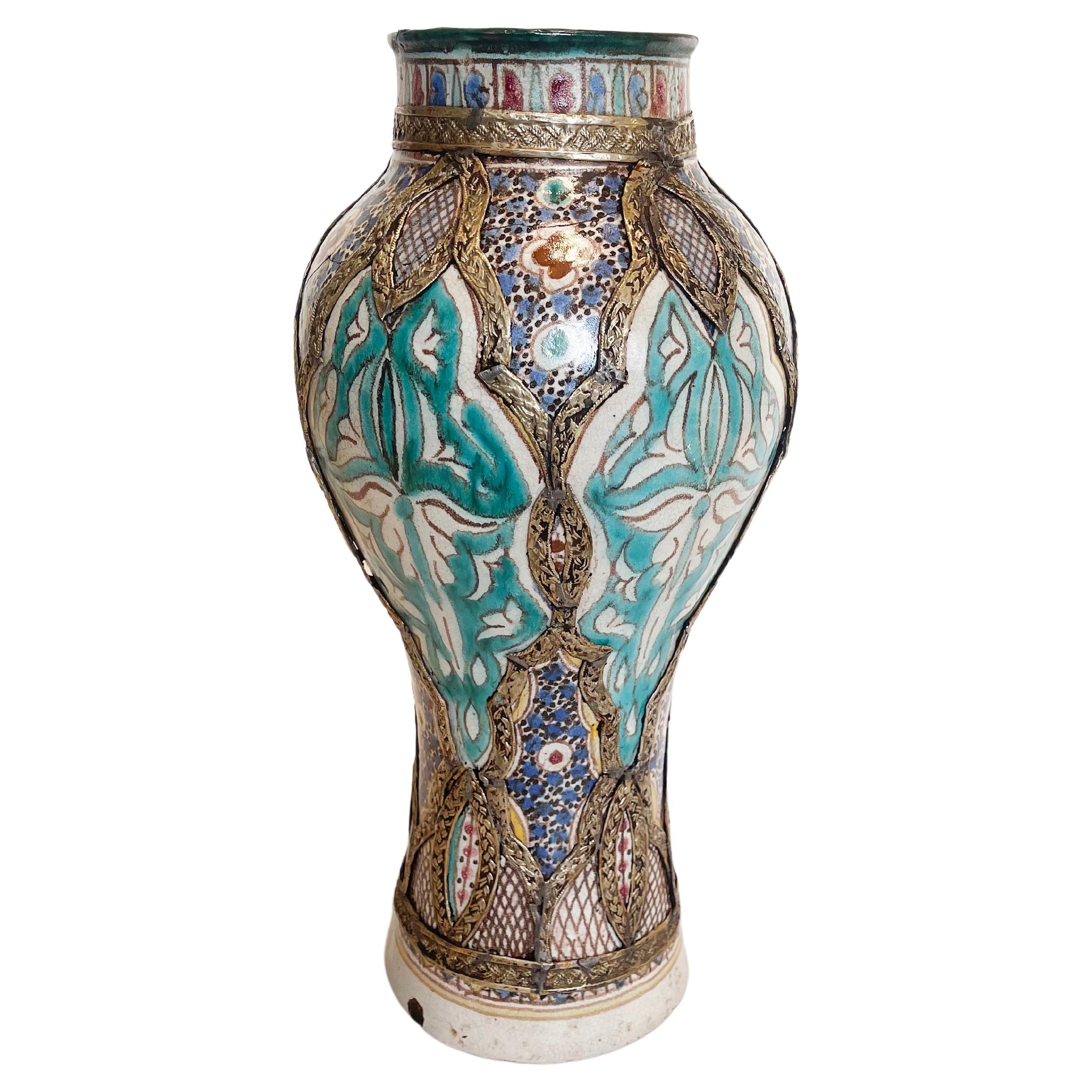Fantastic colour combination with rather unusual nickel filigree decoration: beautiful vase from Morocco.
Fez was and still is famous for originating outstanding craftsmanship and beautiful artistic skill.
This vessel is beautifully hand painted in