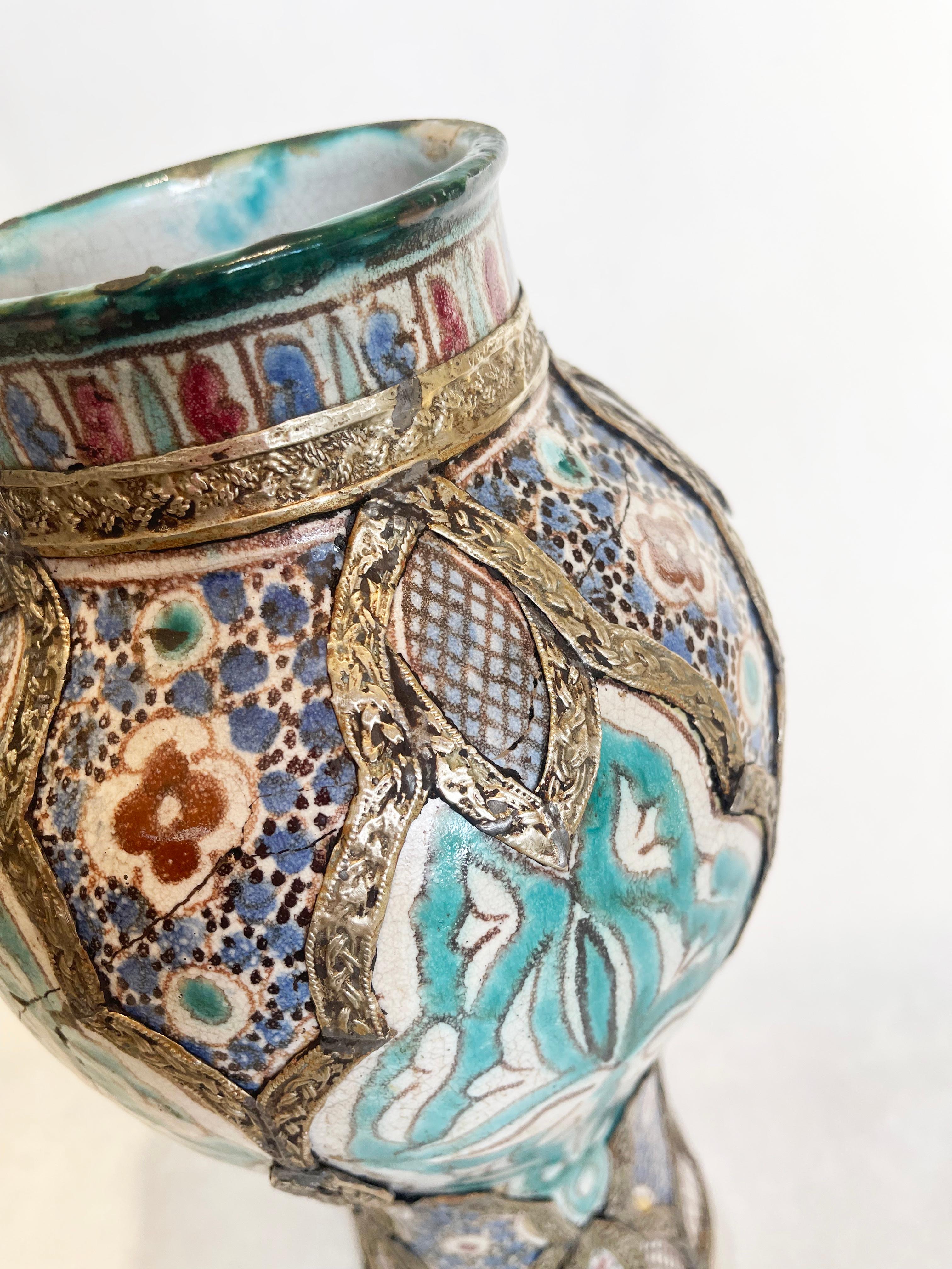 Antique Moroccan Fez Majolica Ceramic Vase, Silver Metal Filigree, 1930s For Sale 1