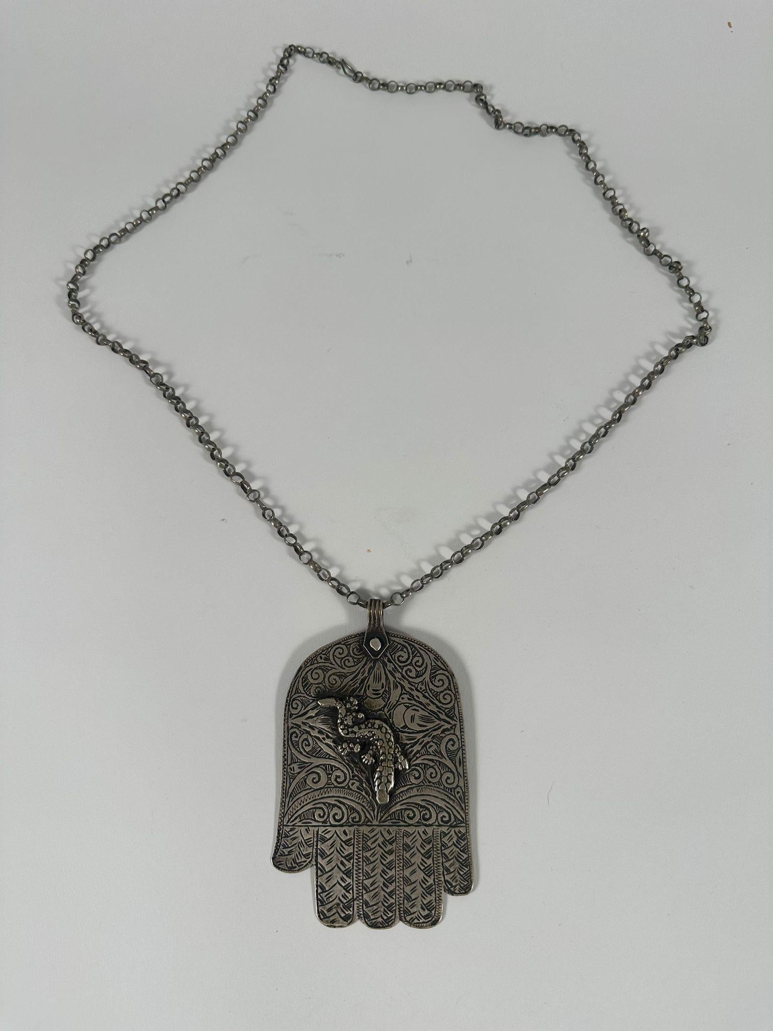 Antique Moroccan Handmade Silver Hamsa with Lizard Symbol – 1880 In Excellent Condition For Sale In New York, NY