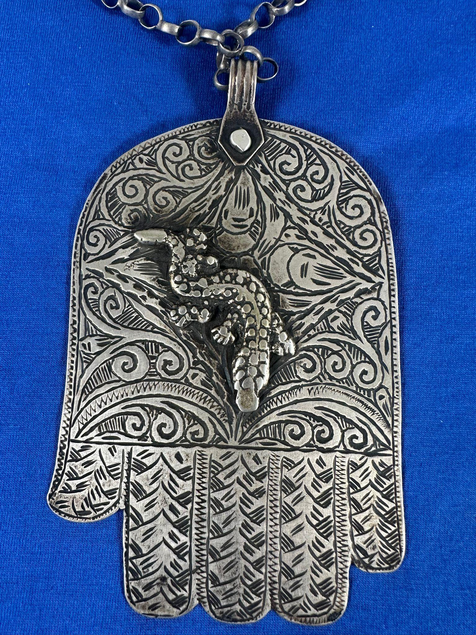 Antique Moroccan Handmade Silver Hamsa with Lizard Symbol – 1880 For Sale 3