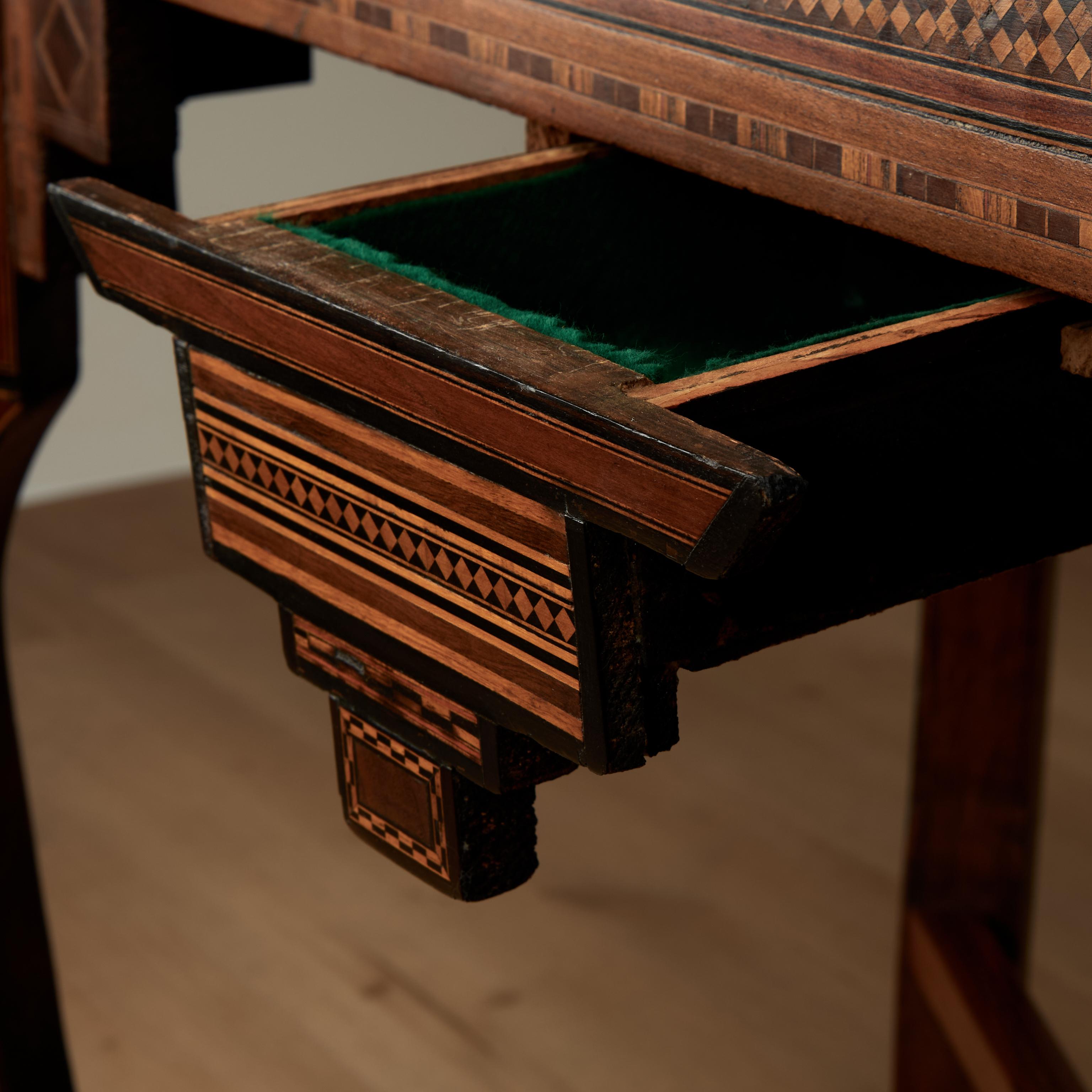 Ancienne console de jeu marocaine marquetée en vente 5
