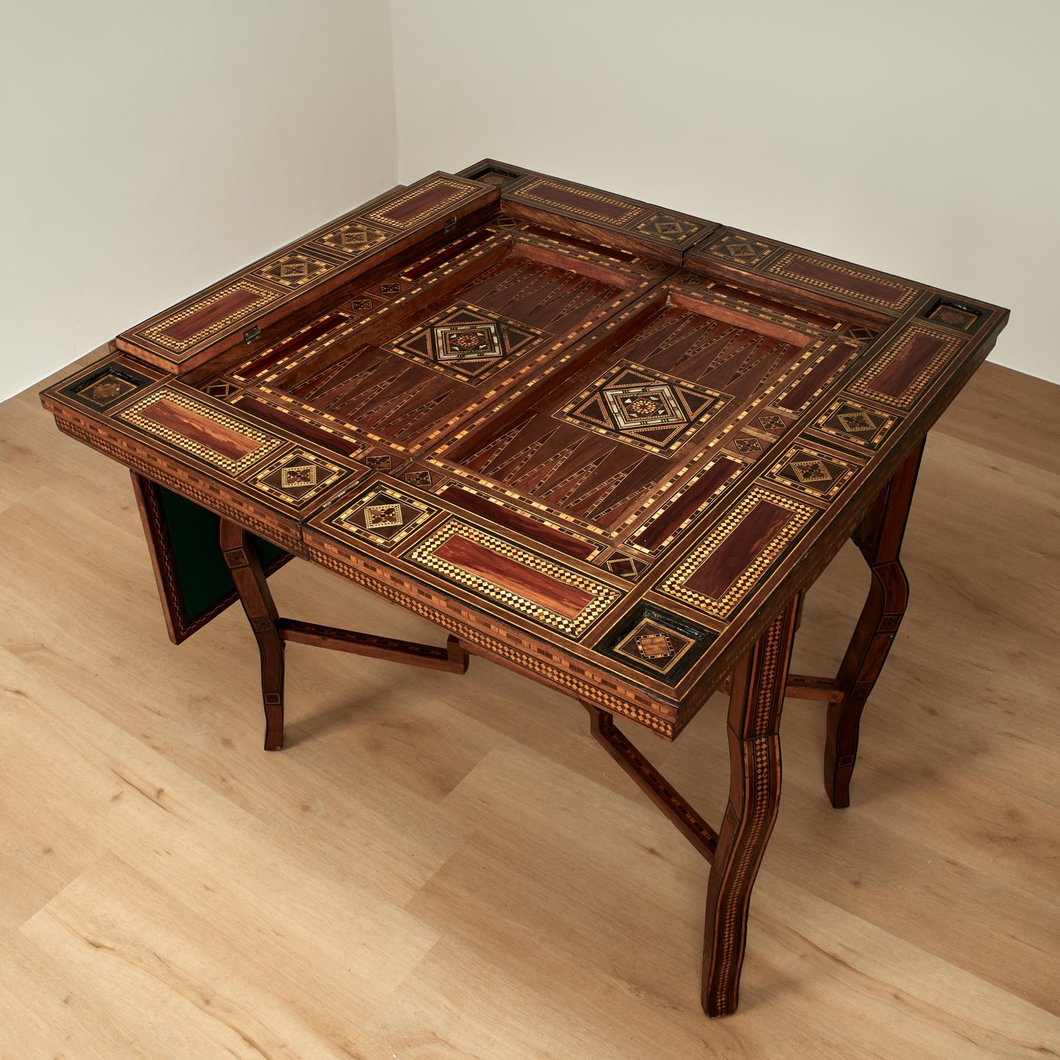 Ancienne console de jeu marocaine marquetée en vente 7