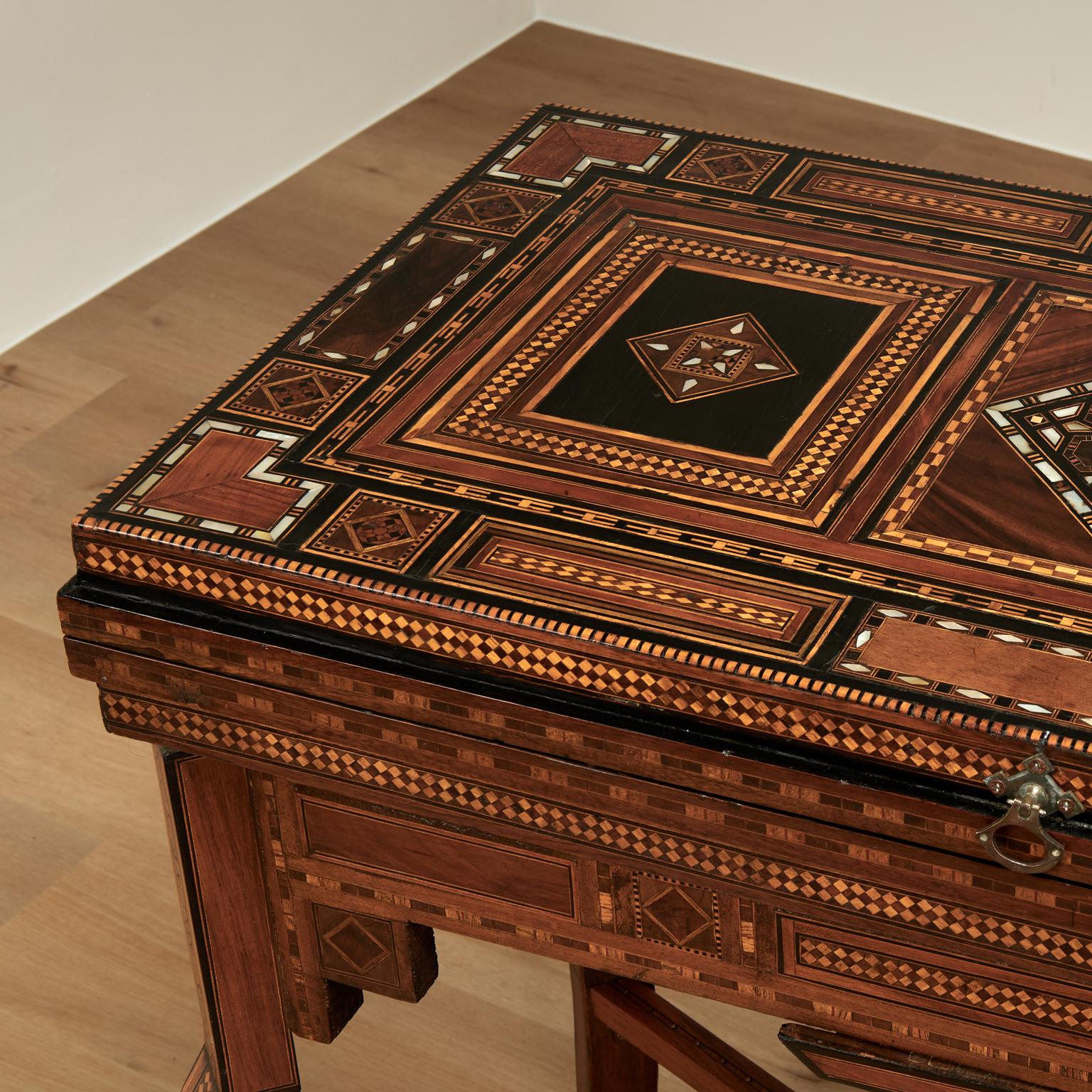 Ancienne console de jeu marocaine marquetée en vente 1