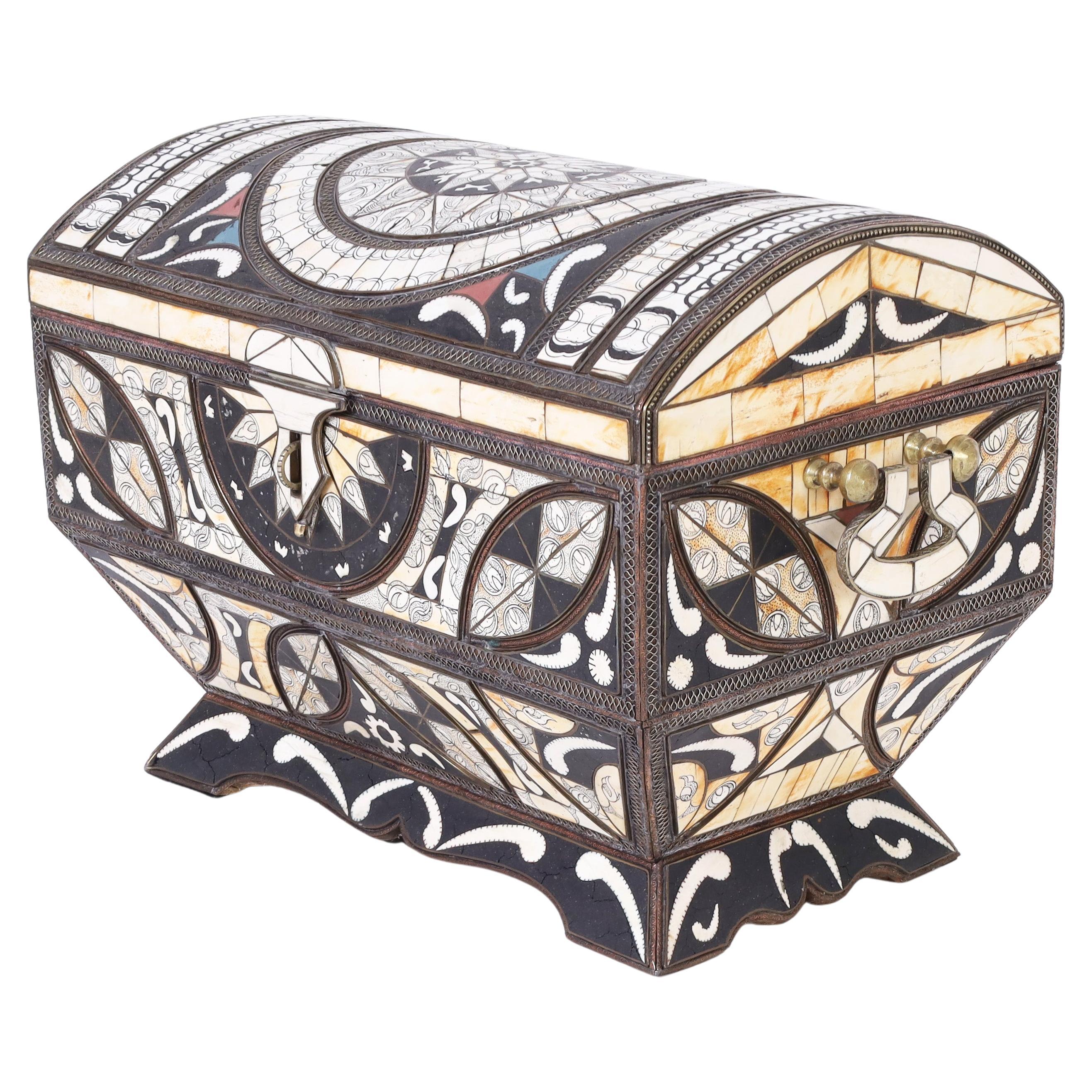 Antiquités - Treasure Chest en marqueterie marocaine en vente