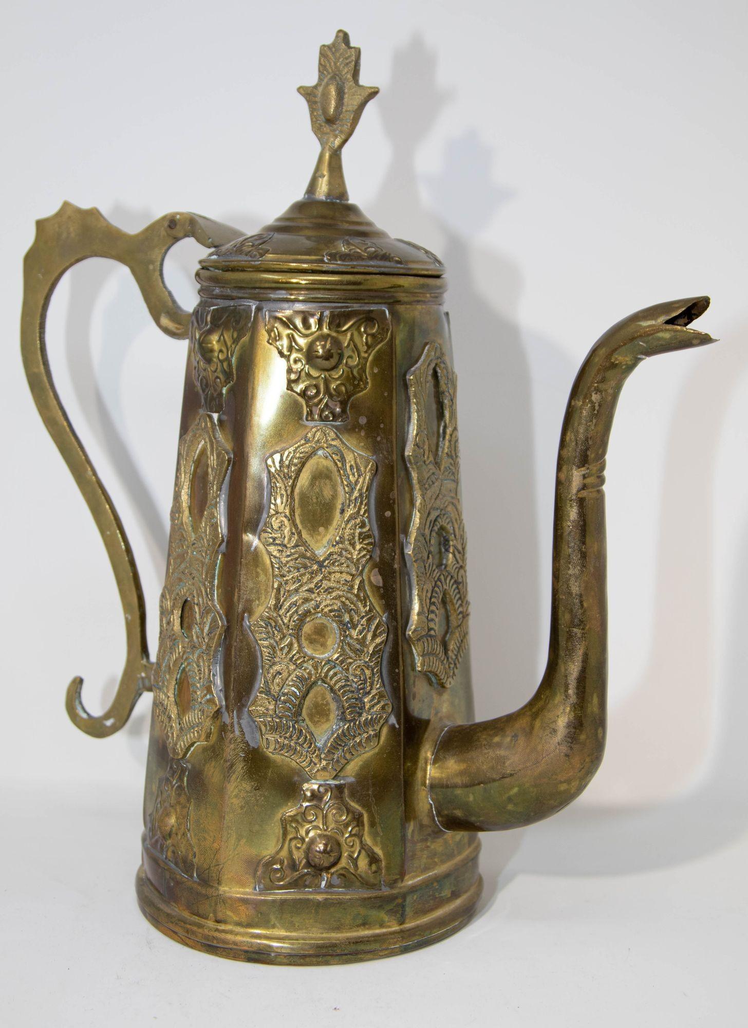 Antique Moroccan Moorish Style Middle Eastern Islamic Brass Coffee Pot.
Handcrafted beautiful very ornate antique hammered brass and copper coffee pot.
Antique Moroccan Islamic Brass Coffee Pot Dallah
Hand-hammered brass body and lid with cast brass