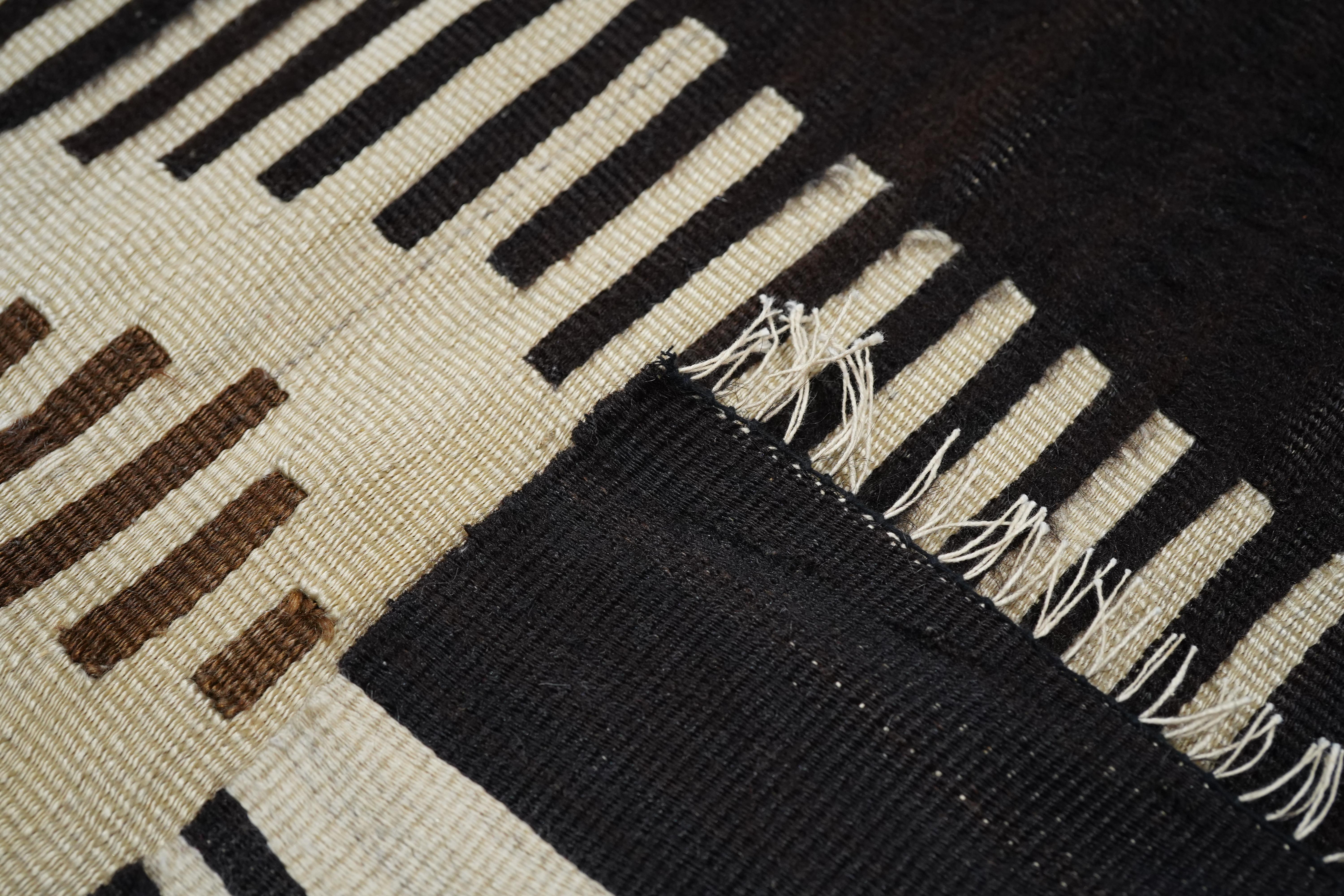Antique Moroccan Kilim Rug 4'9
