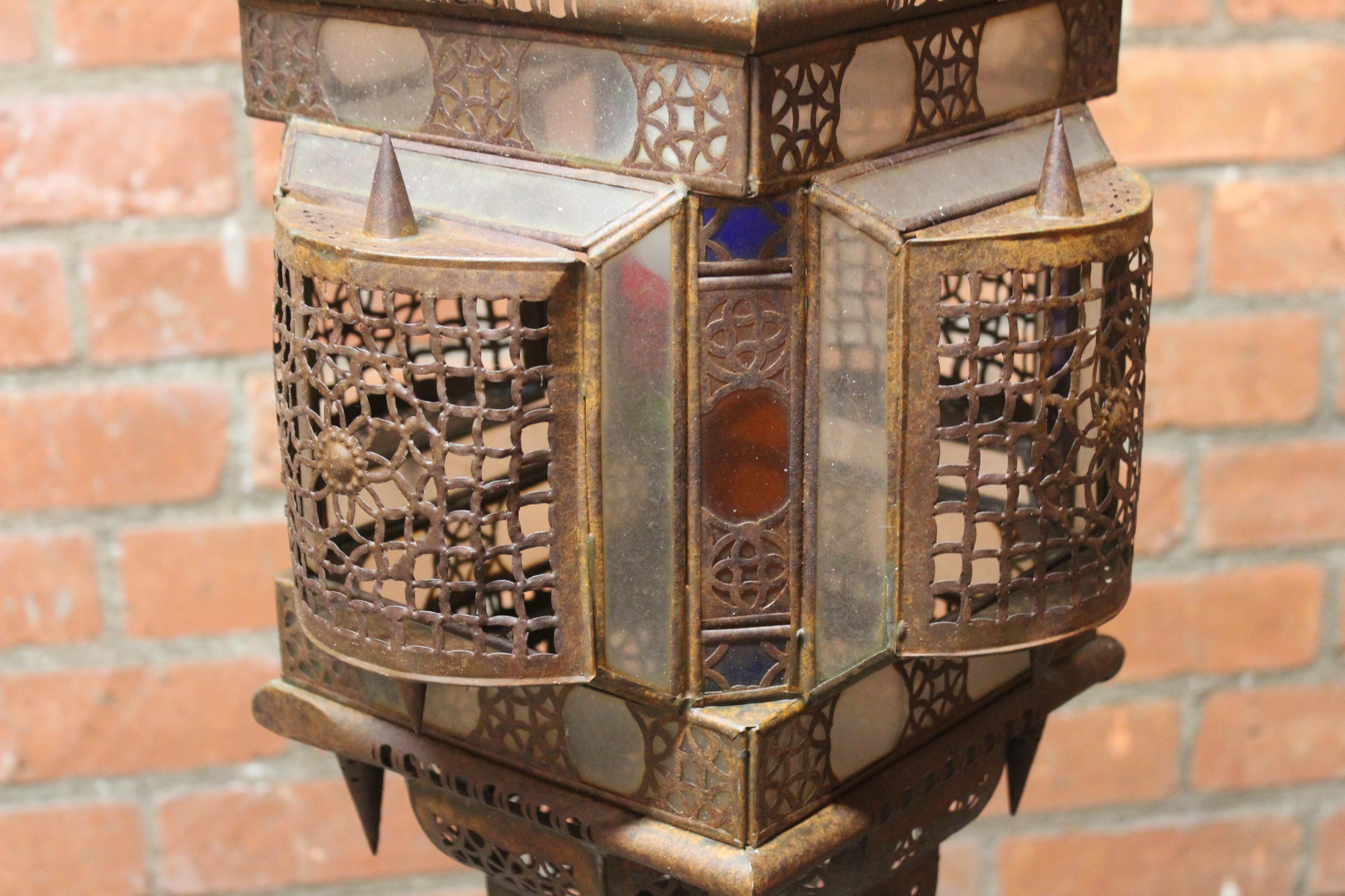 Lampe à suspension marocaine ancienne de style mauresque avec lanterne suspendue 3