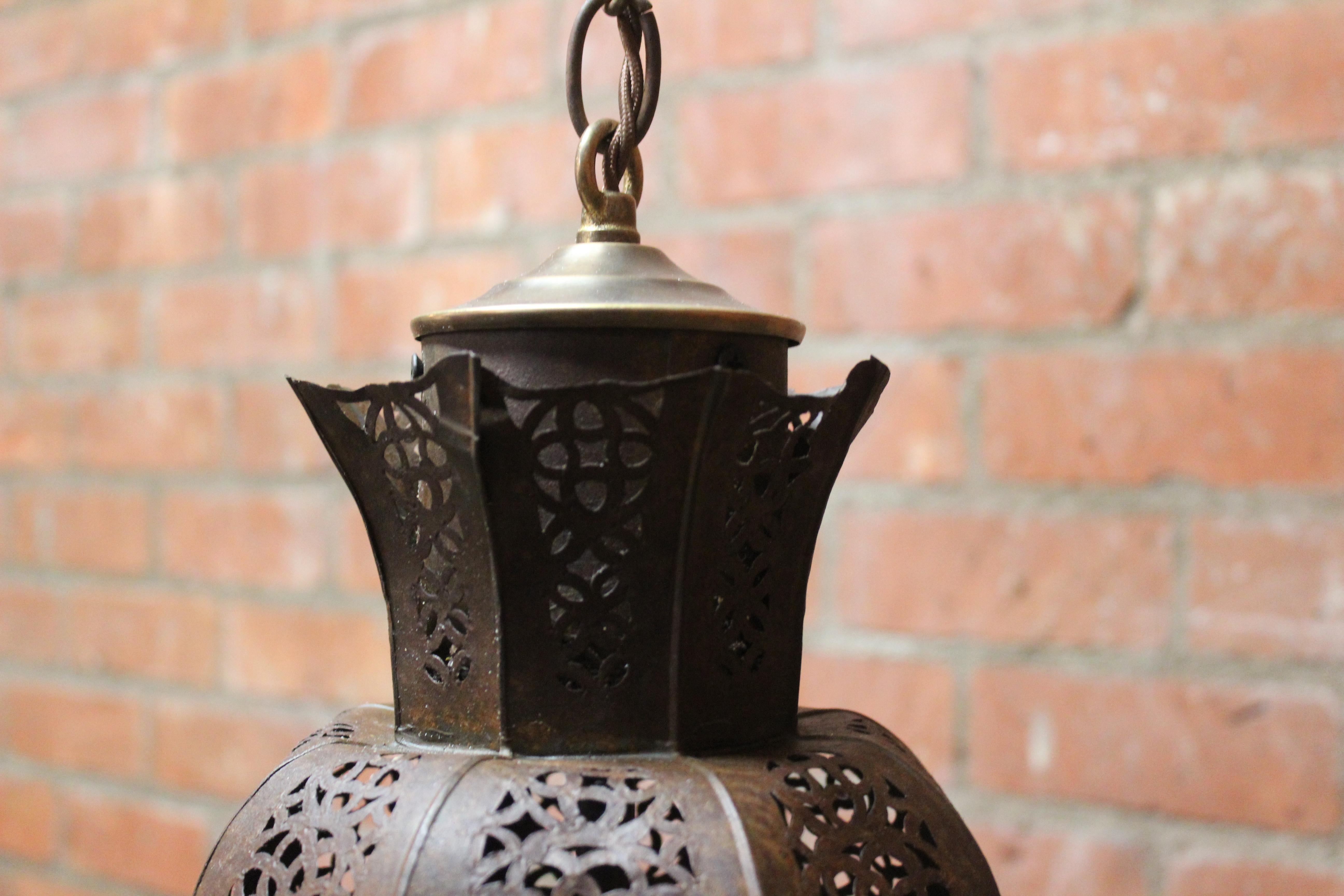Lampe à suspension marocaine ancienne de style mauresque avec lanterne suspendue 8