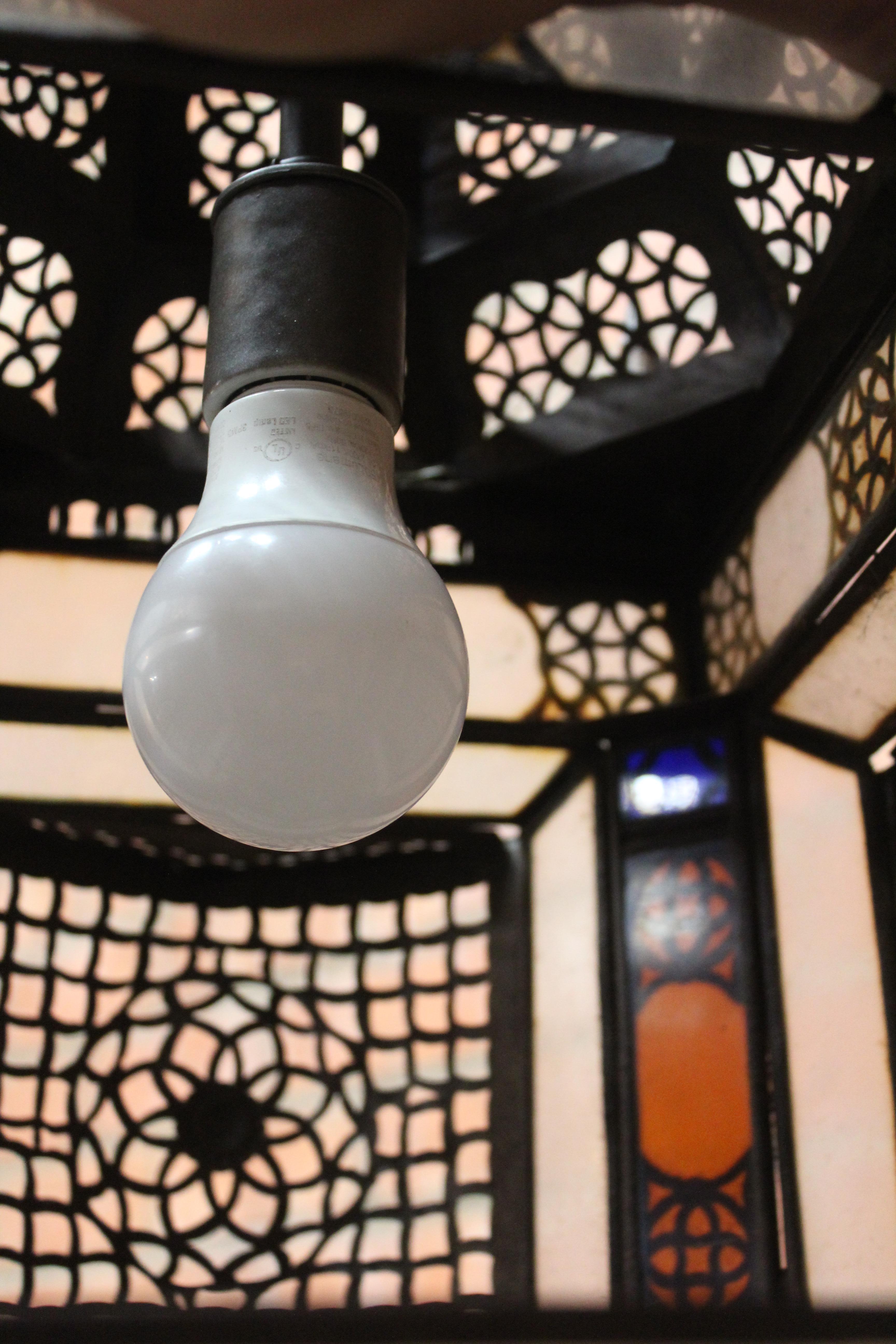 Lampe à suspension marocaine ancienne de style mauresque avec lanterne suspendue 9
