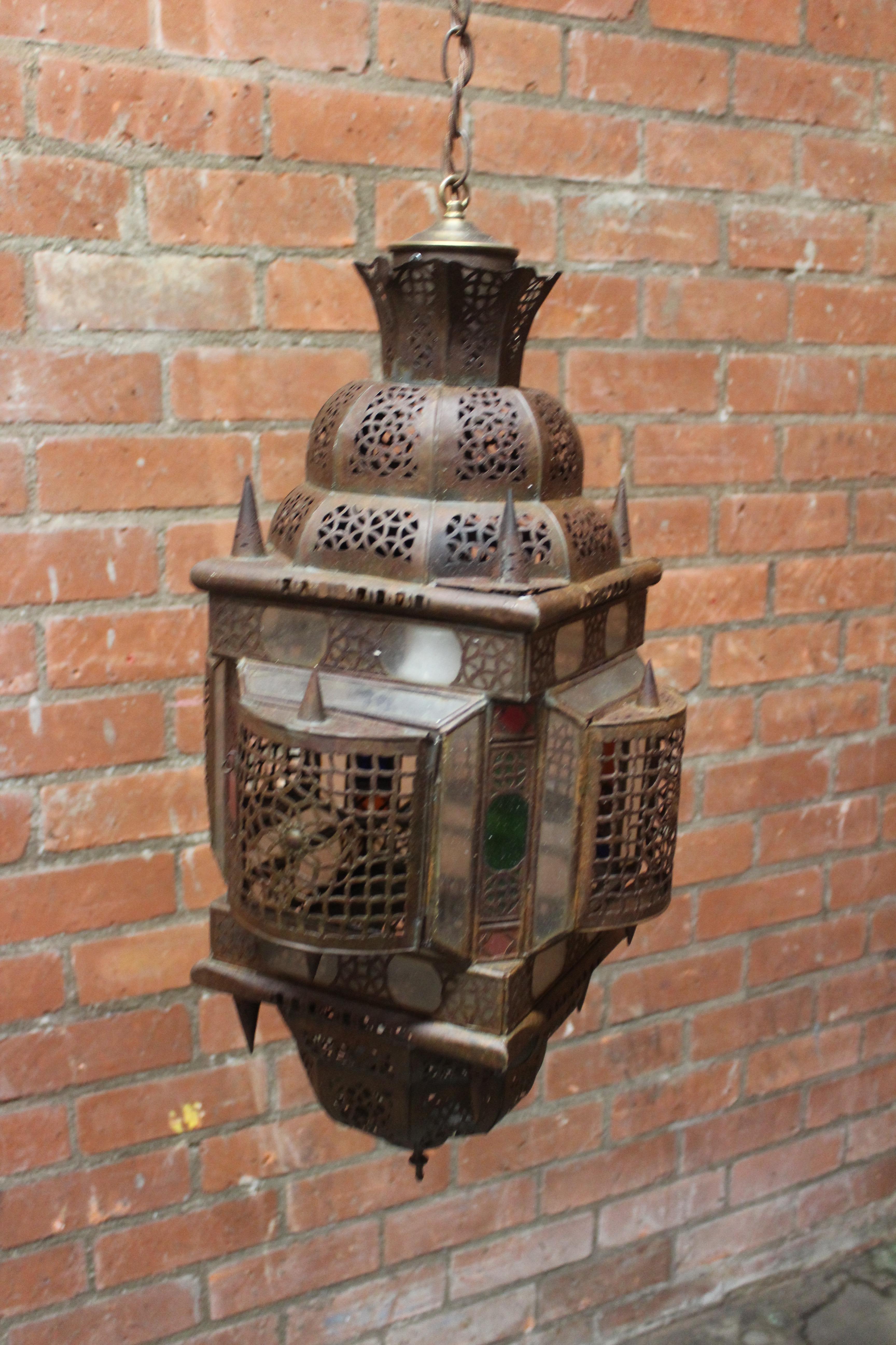 Lampe à suspension marocaine ancienne de style mauresque avec lanterne suspendue 10