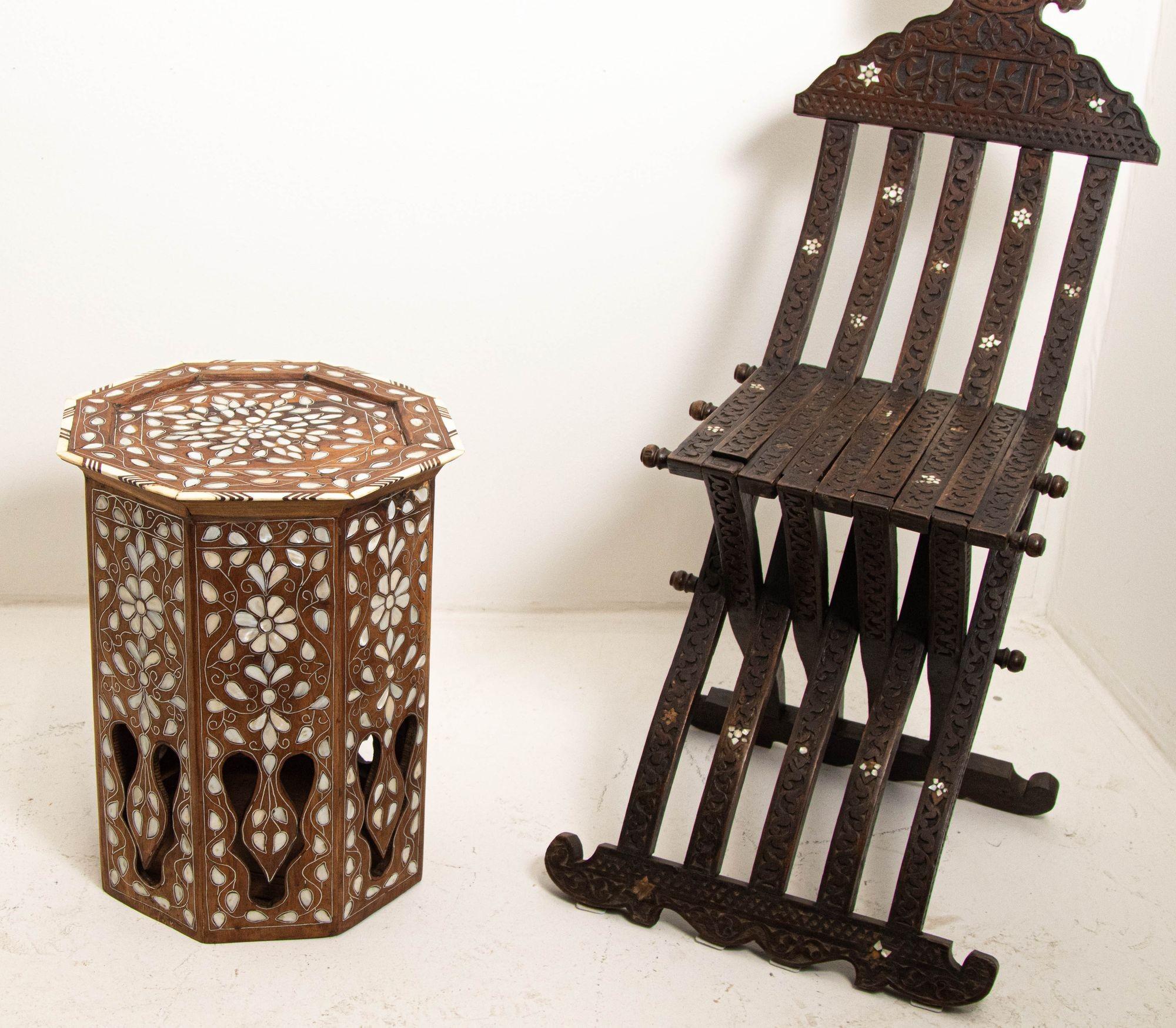 19th C. Moroccan antique Moorish style side wood table with octagonal top.
Circa 1890 North African octagonal occasional wood table.
A Moroccan Moorish style side table from the late 19th century, solid walnut octagonal top and sides with white