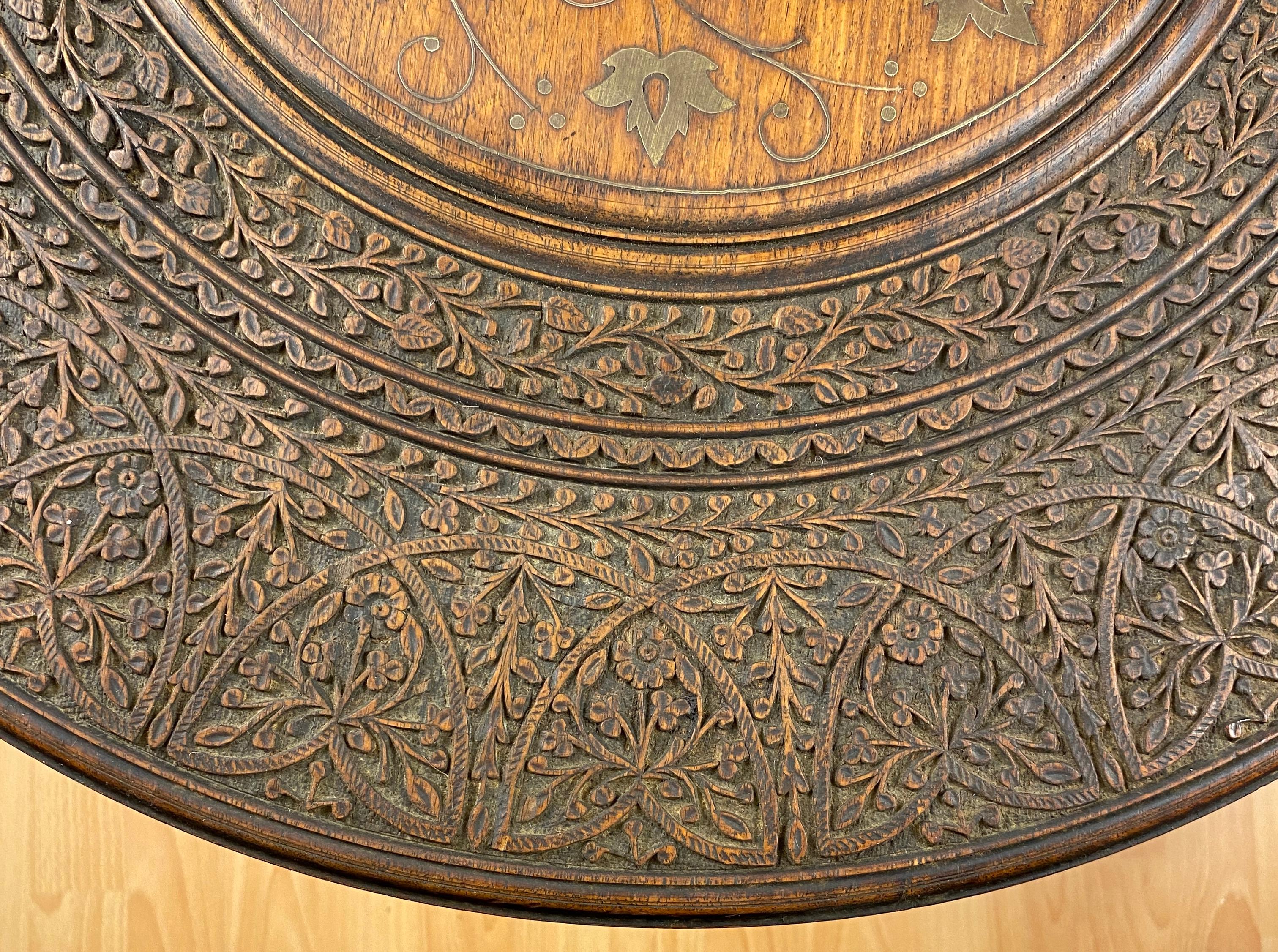 Marocain Ancienne table d'appoint marocaine de style mauresque sculptée à la main 