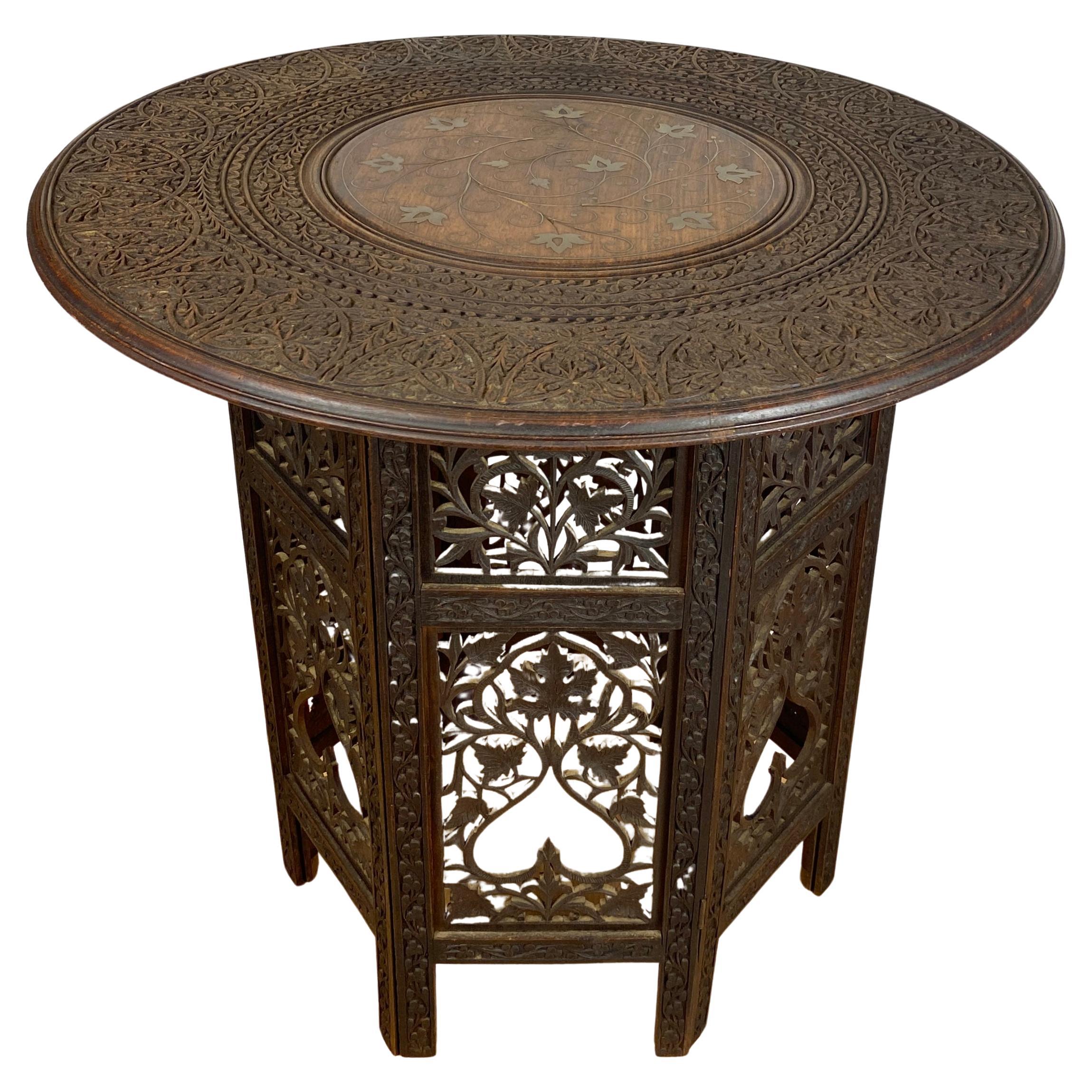Ancienne table d'appoint marocaine de style mauresque sculptée à la main 