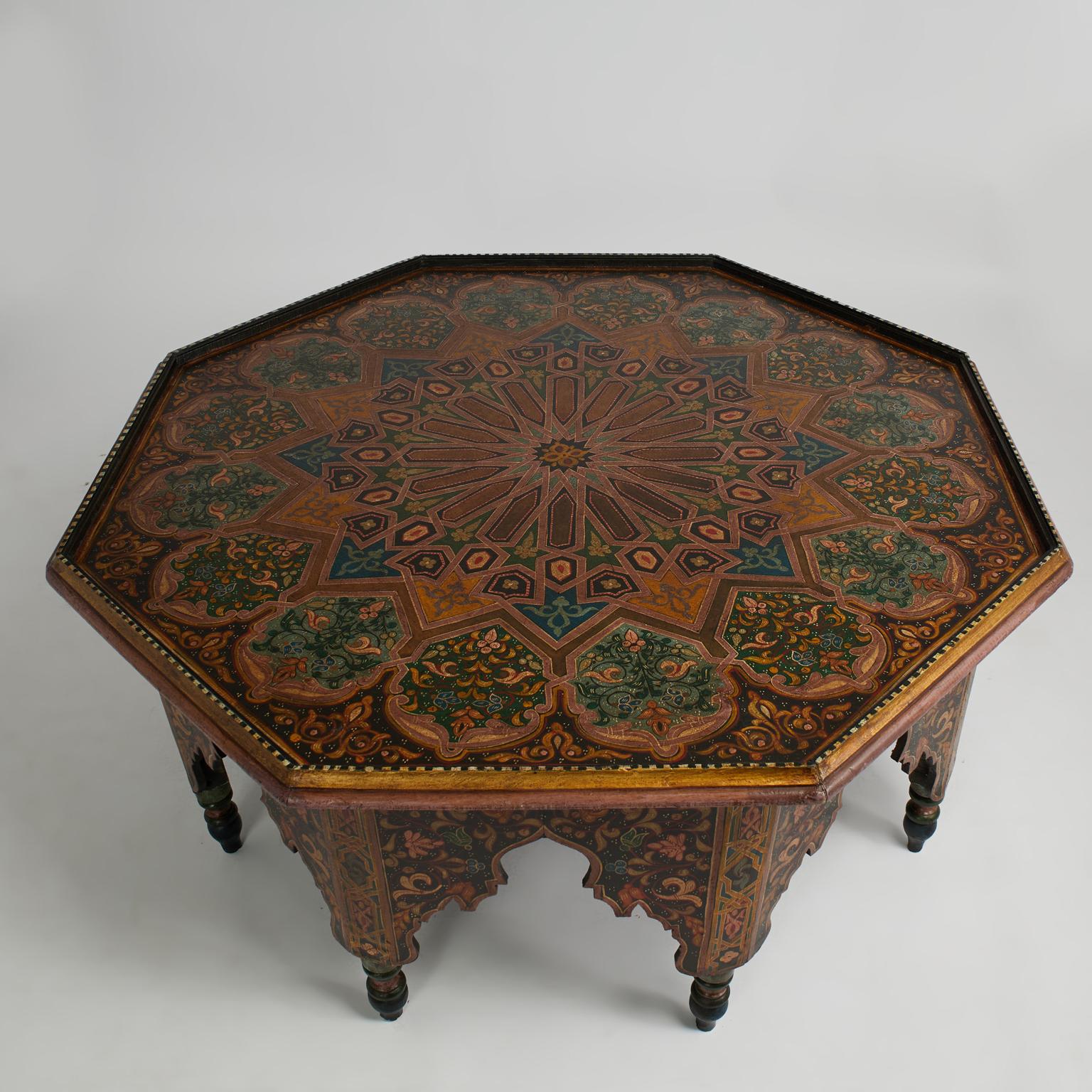 Mauresque Ancienne table basse octogonale peinte marocaine en vente