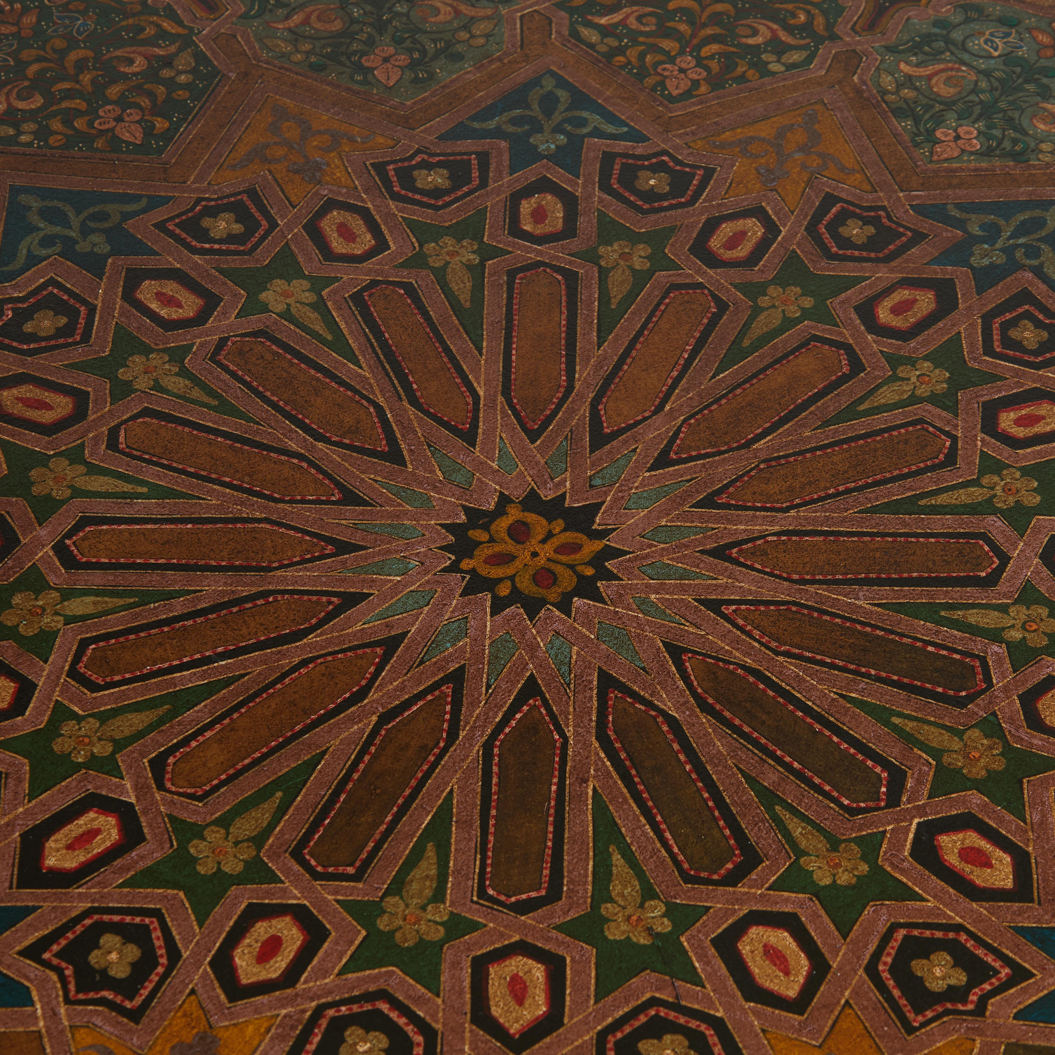 Ancienne table basse octogonale peinte marocaine Bon état - En vente à Palm Beach, FL