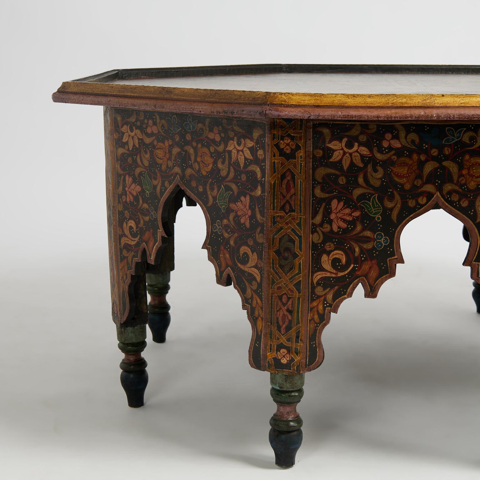 Bois de feuillus Ancienne table basse octogonale peinte marocaine en vente