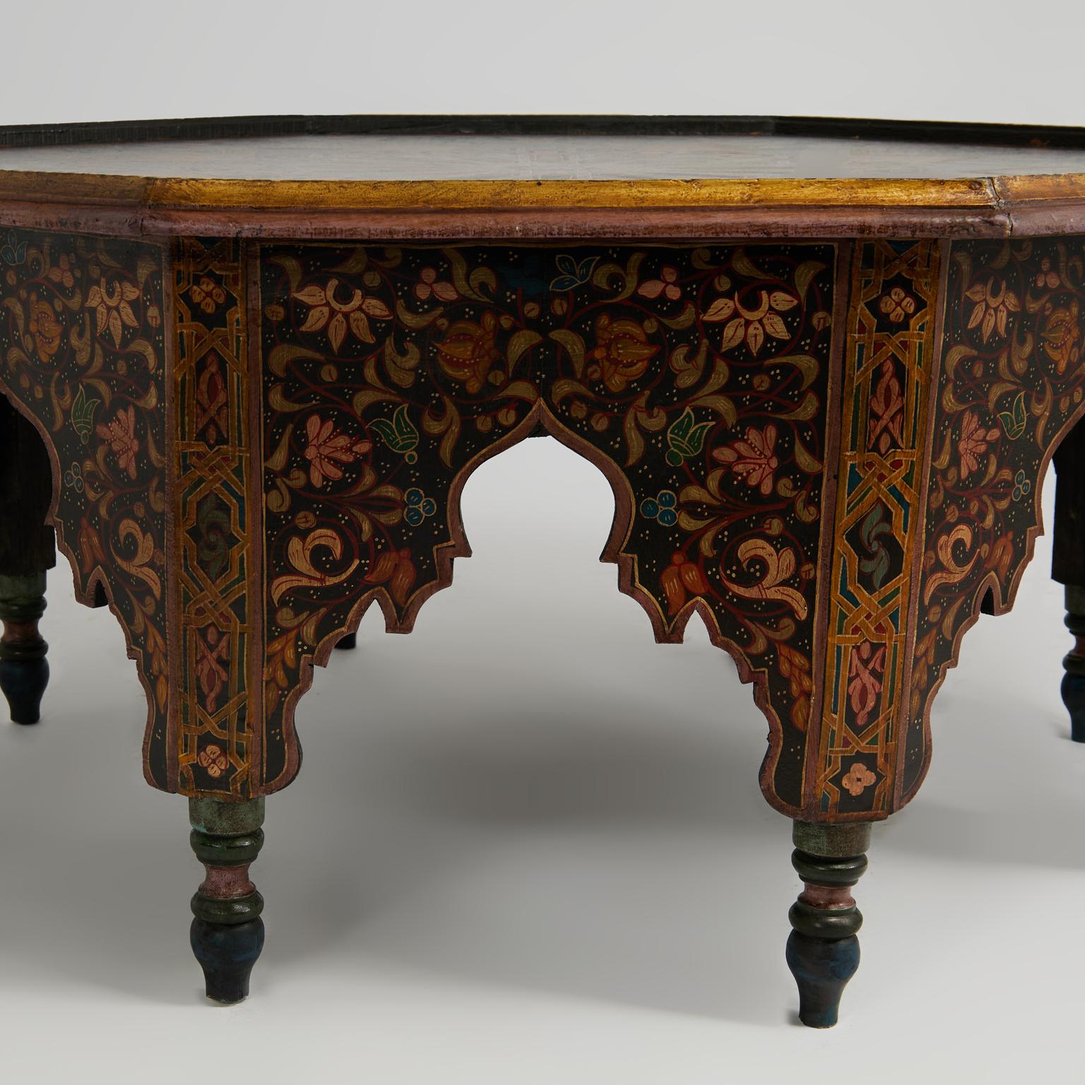 Ancienne table basse octogonale peinte marocaine en vente 1