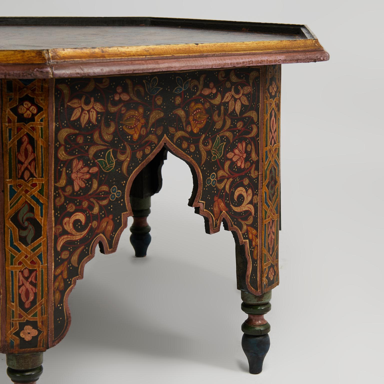 Ancienne table basse octogonale peinte marocaine en vente 2